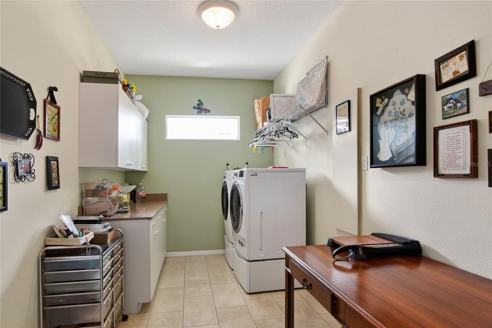 Image 43 of 76 For 858 Hanover Way