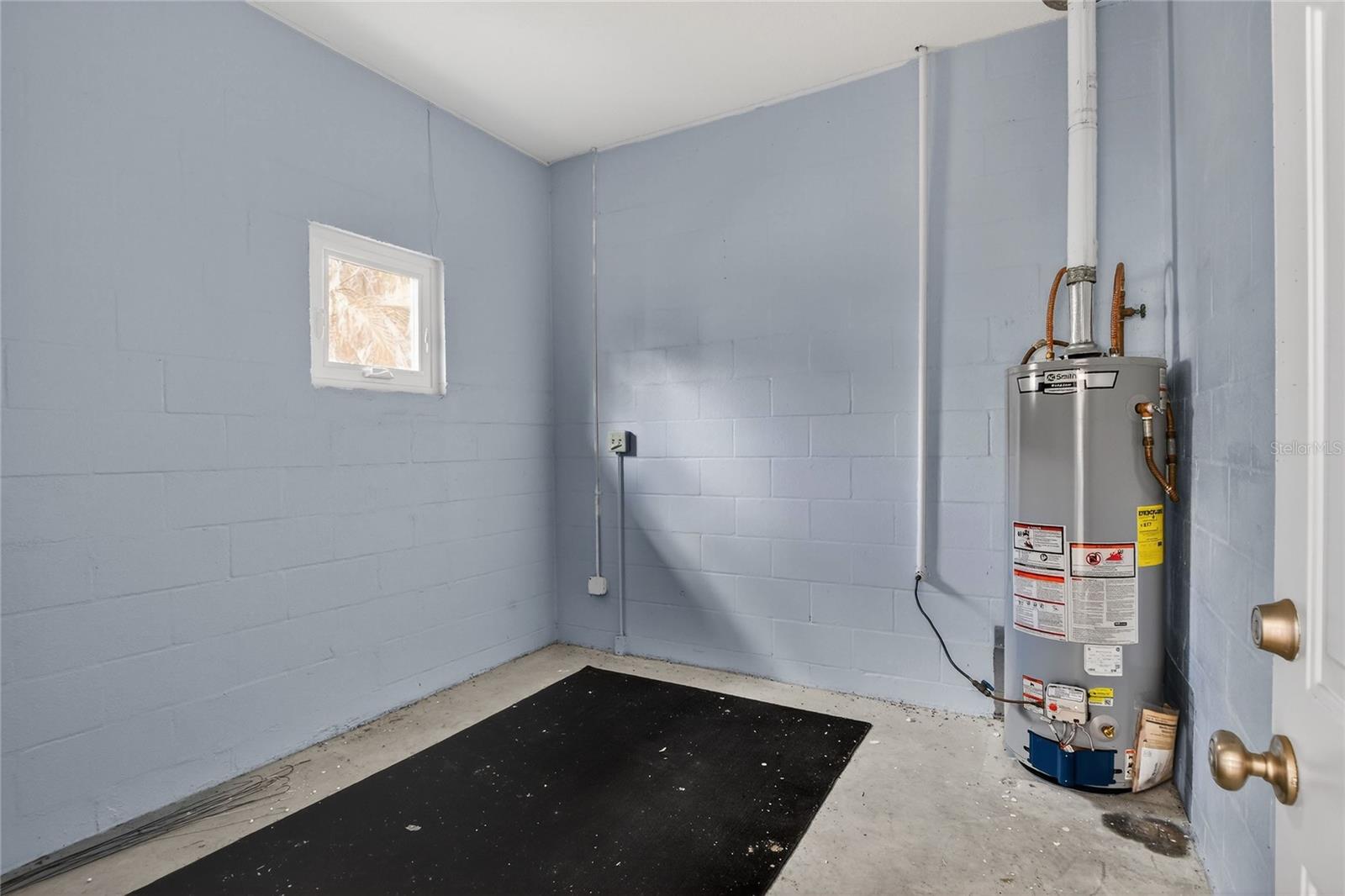 Image 44 of 76 For 858 Hanover Way