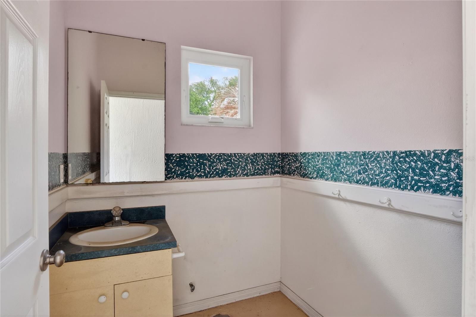 Image 45 of 76 For 858 Hanover Way