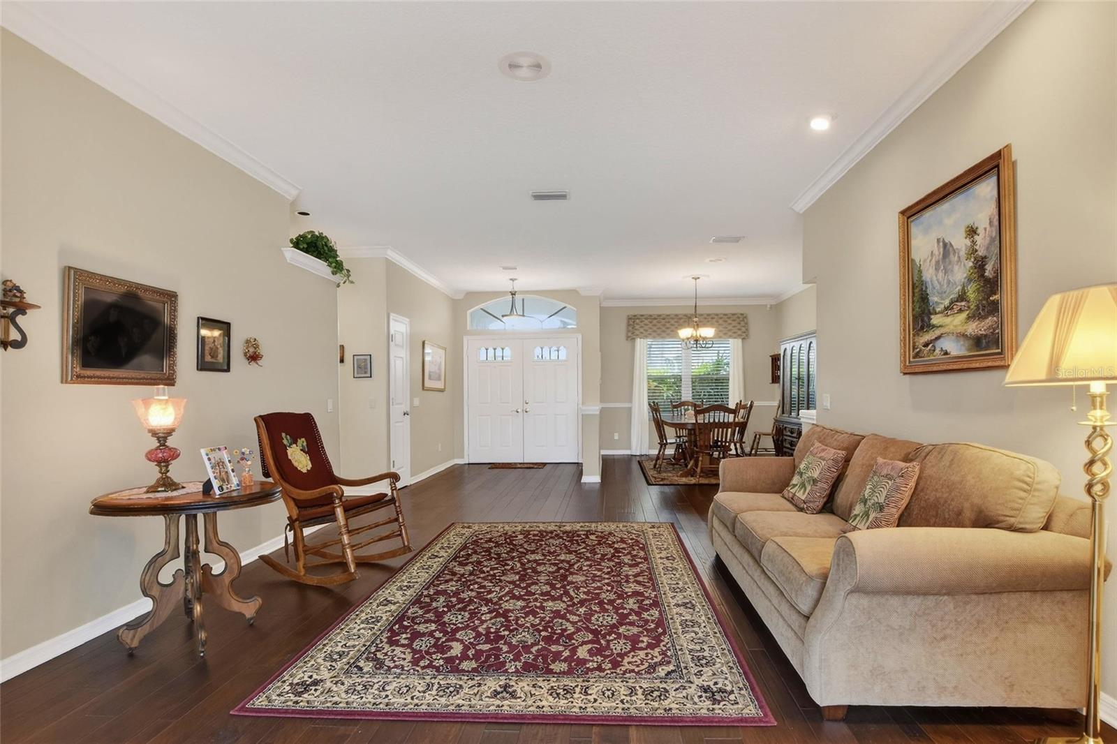 Image 9 of 76 For 858 Hanover Way