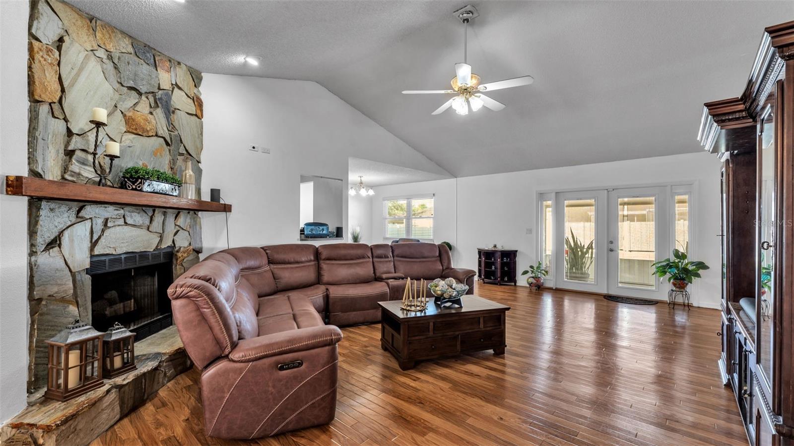 Image 3 of 32 For 5249 Nichols Drive W