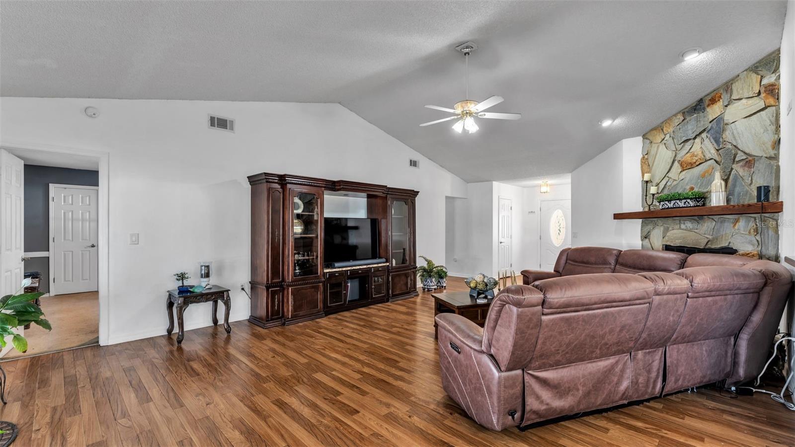 Image 4 of 32 For 5249 Nichols Drive W