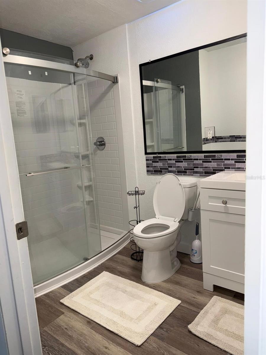 Image 19 of 31 For 208 Center Street