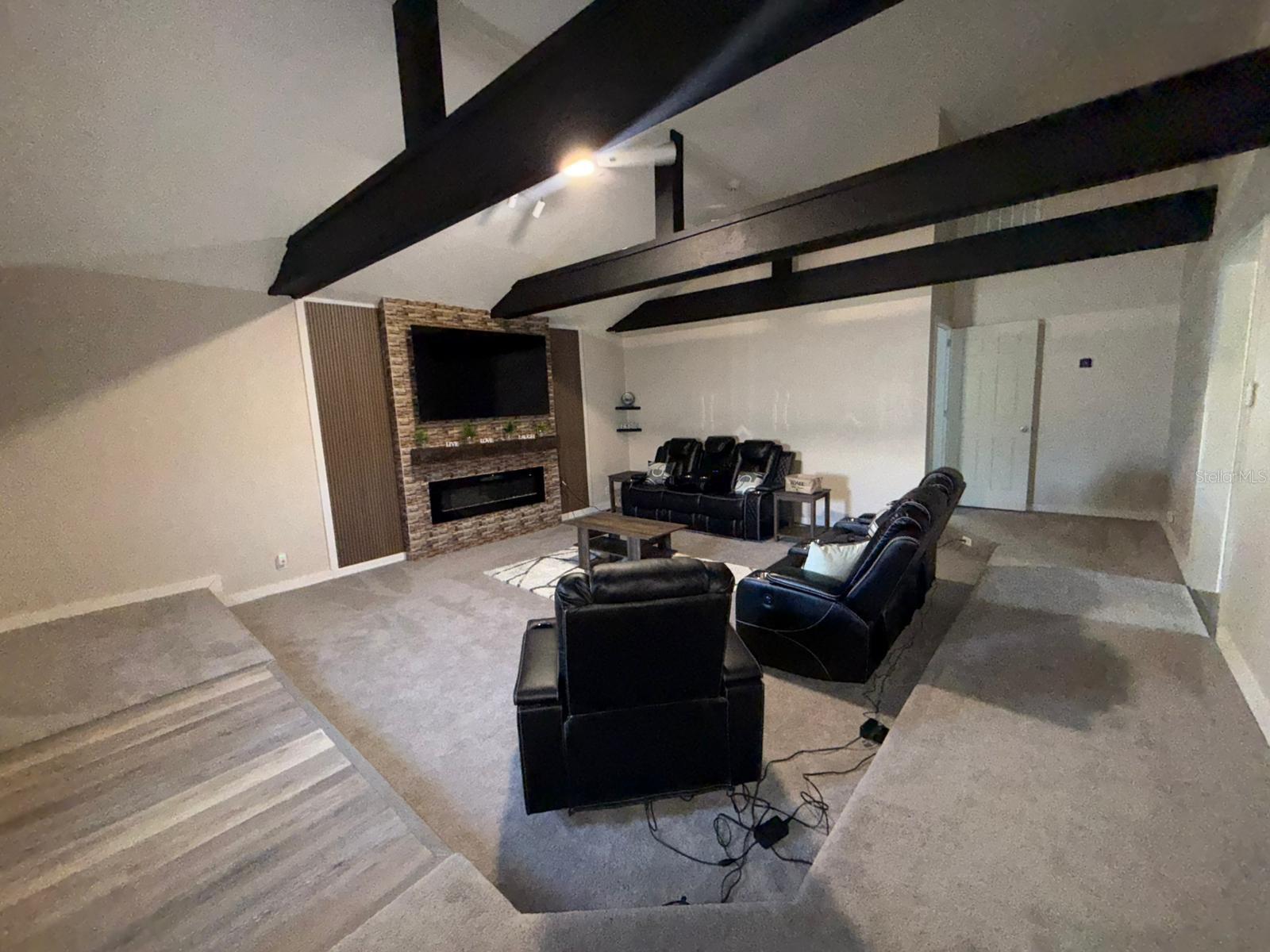 Image 20 of 31 For 208 Center Street