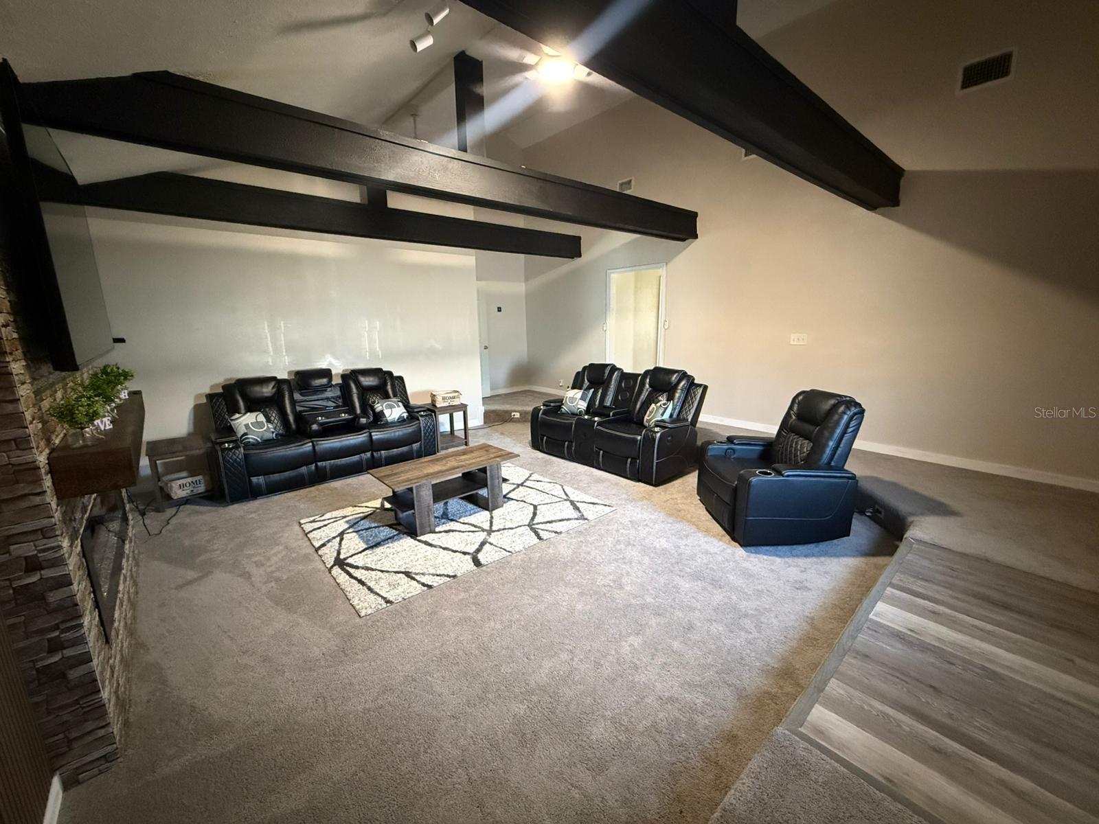 Image 22 of 31 For 208 Center Street