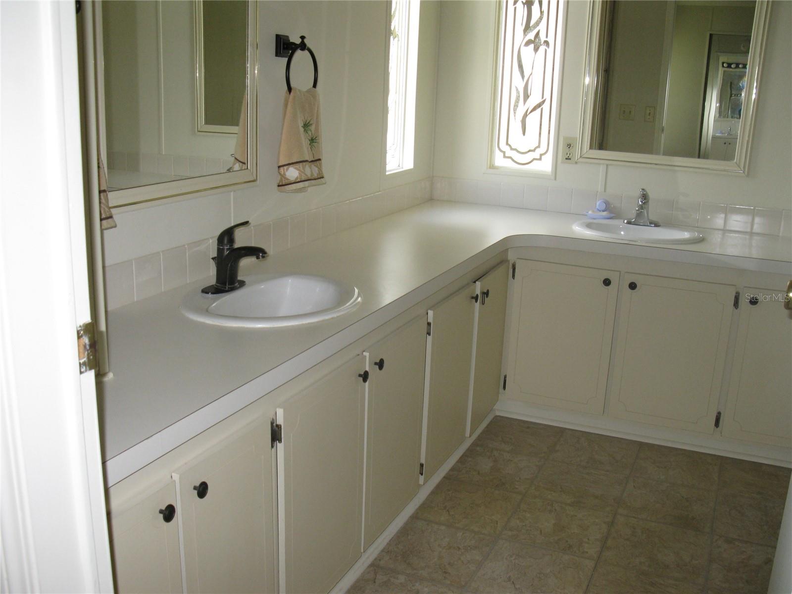 Image 14 of 18 For 356 Melbourn Drive