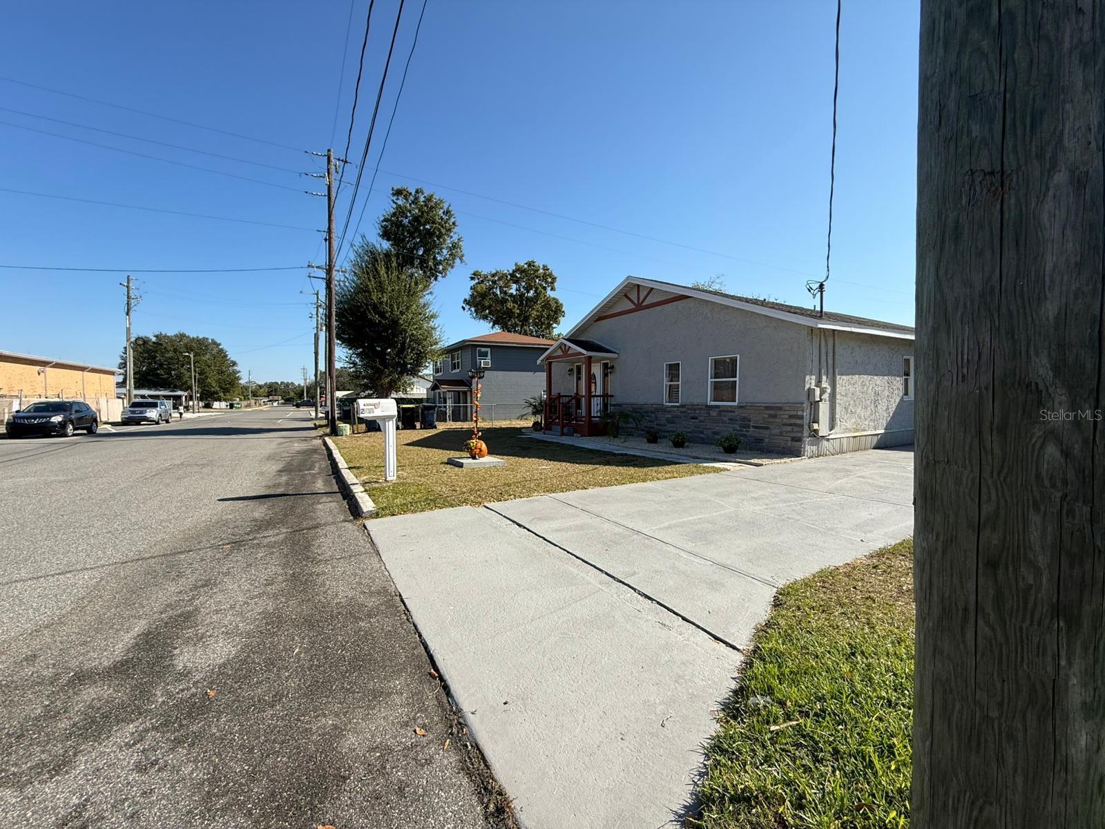 Image 33 of 36 For 208 Center St Street
