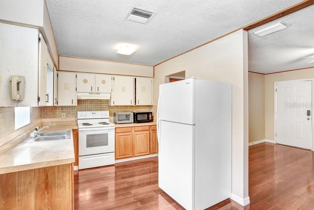 Image 11 of 25 For 825 Chamberlain Boulevard