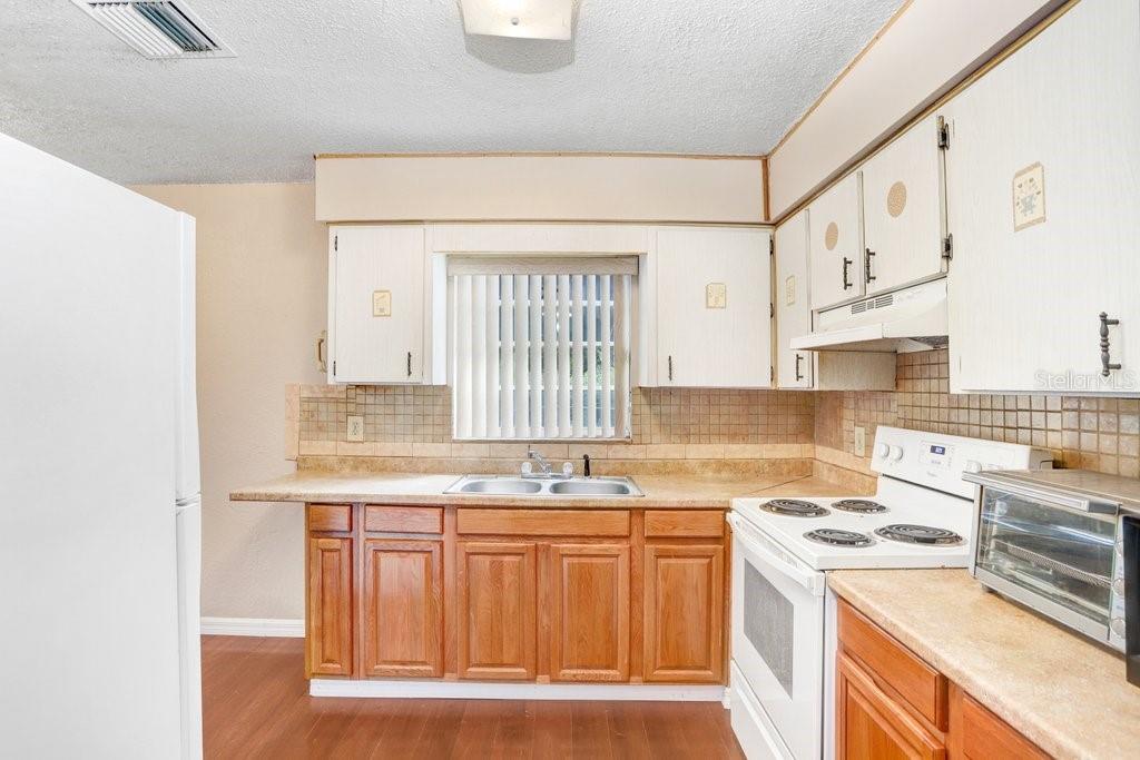 Image 24 of 25 For 825 Chamberlain Boulevard