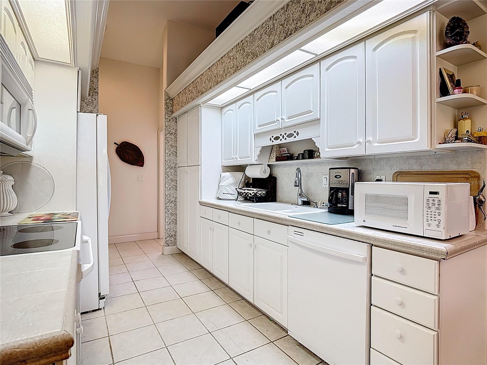 Image 16 of 71 For 221 Golf Aire Boulevard