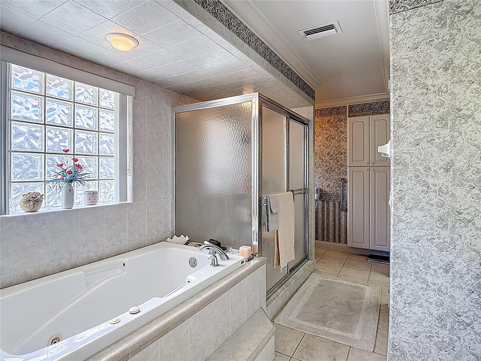 Image 26 of 71 For 221 Golf Aire Boulevard