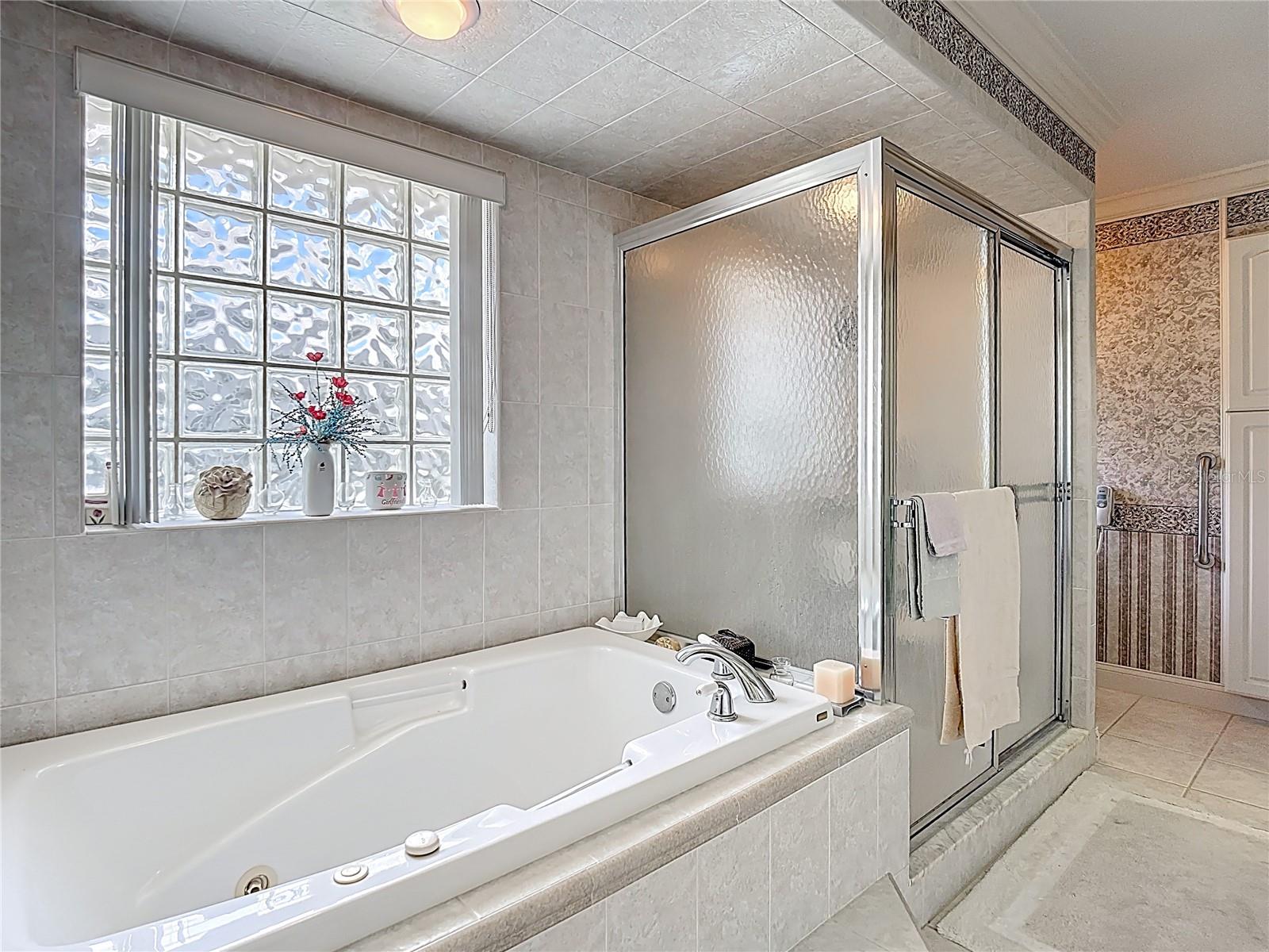 Image 27 of 71 For 221 Golf Aire Boulevard