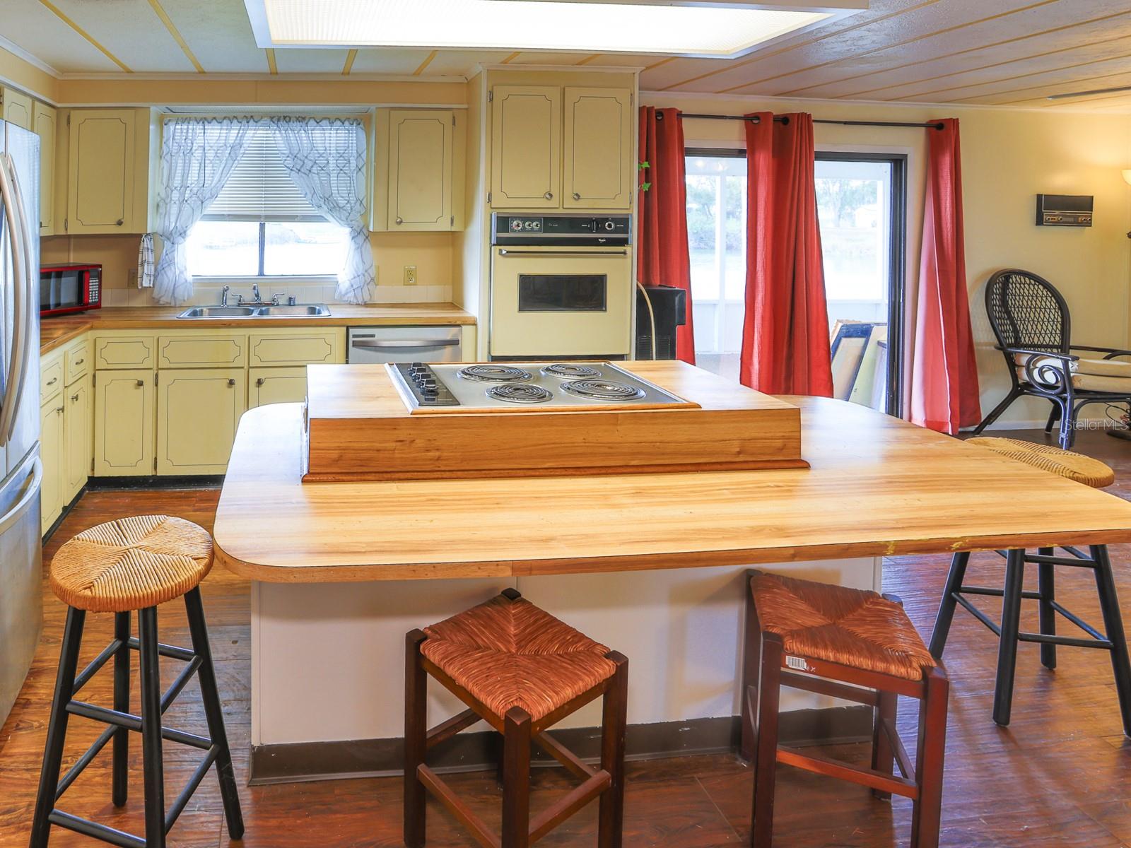 Image 15 of 47 For 2055 Floral Avenue 238