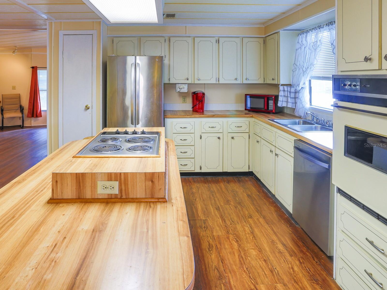 Image 18 of 47 For 2055 Floral Avenue 238