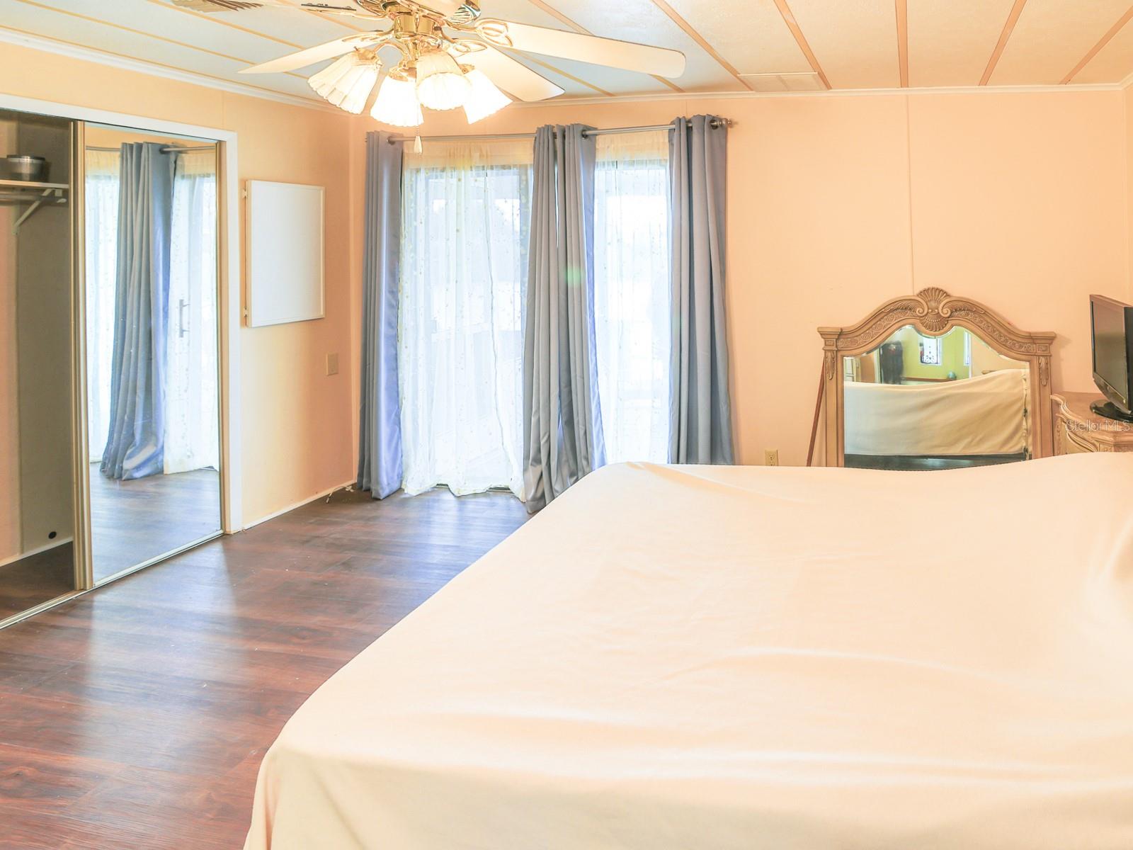 Image 20 of 47 For 2055 Floral Avenue 238