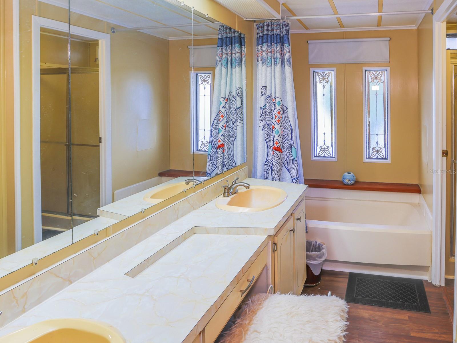 Image 21 of 47 For 2055 Floral Avenue 238