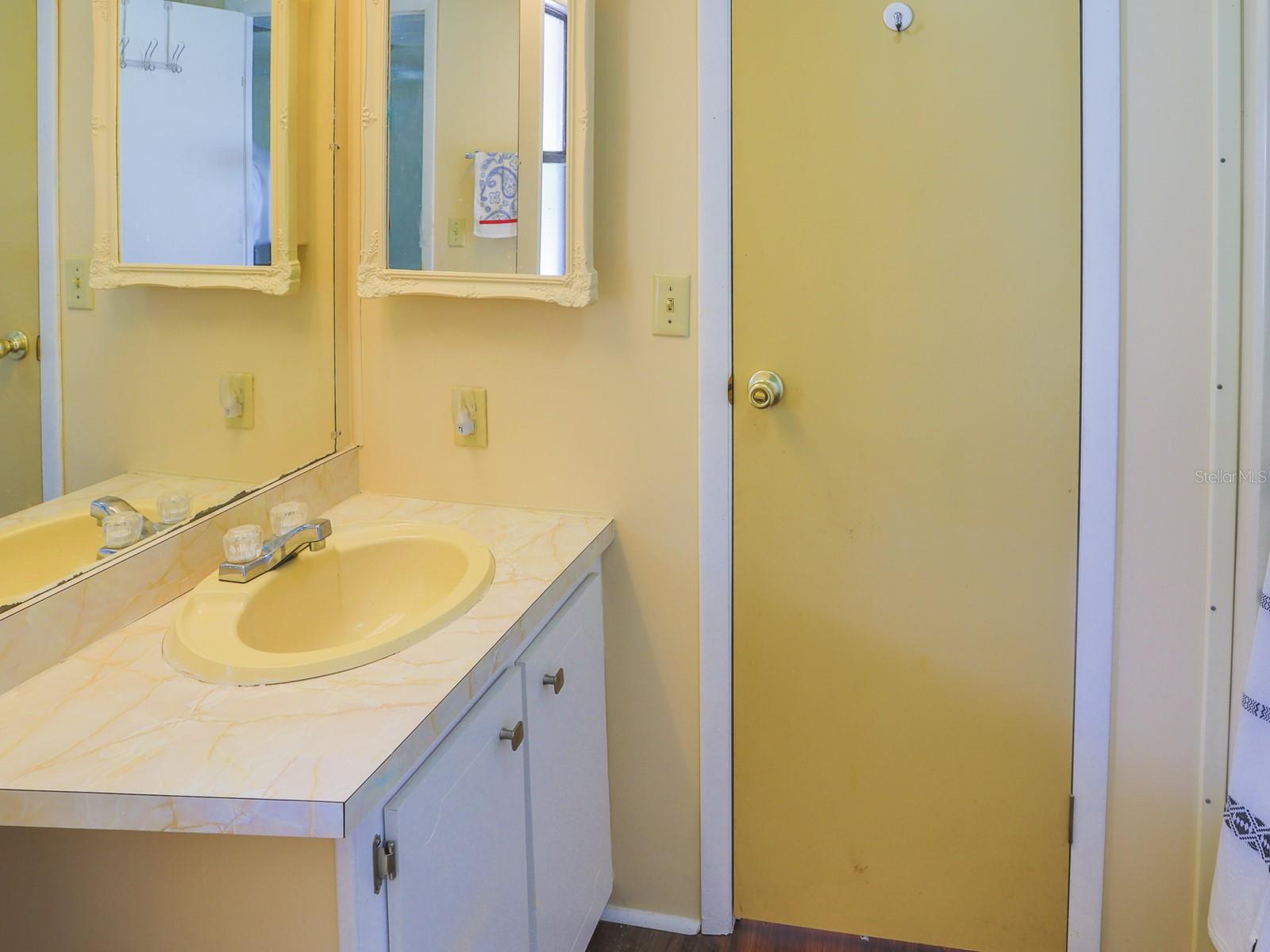 Image 26 of 47 For 2055 Floral Avenue 238