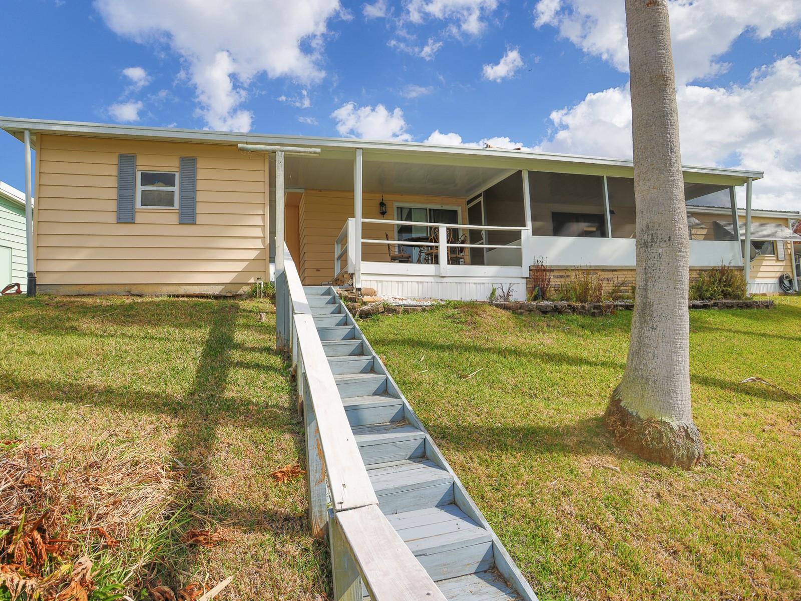 Image 9 of 47 For 2055 Floral Avenue 238