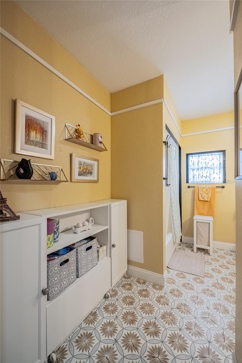 Image 13 of 49 For 601 Charles Street