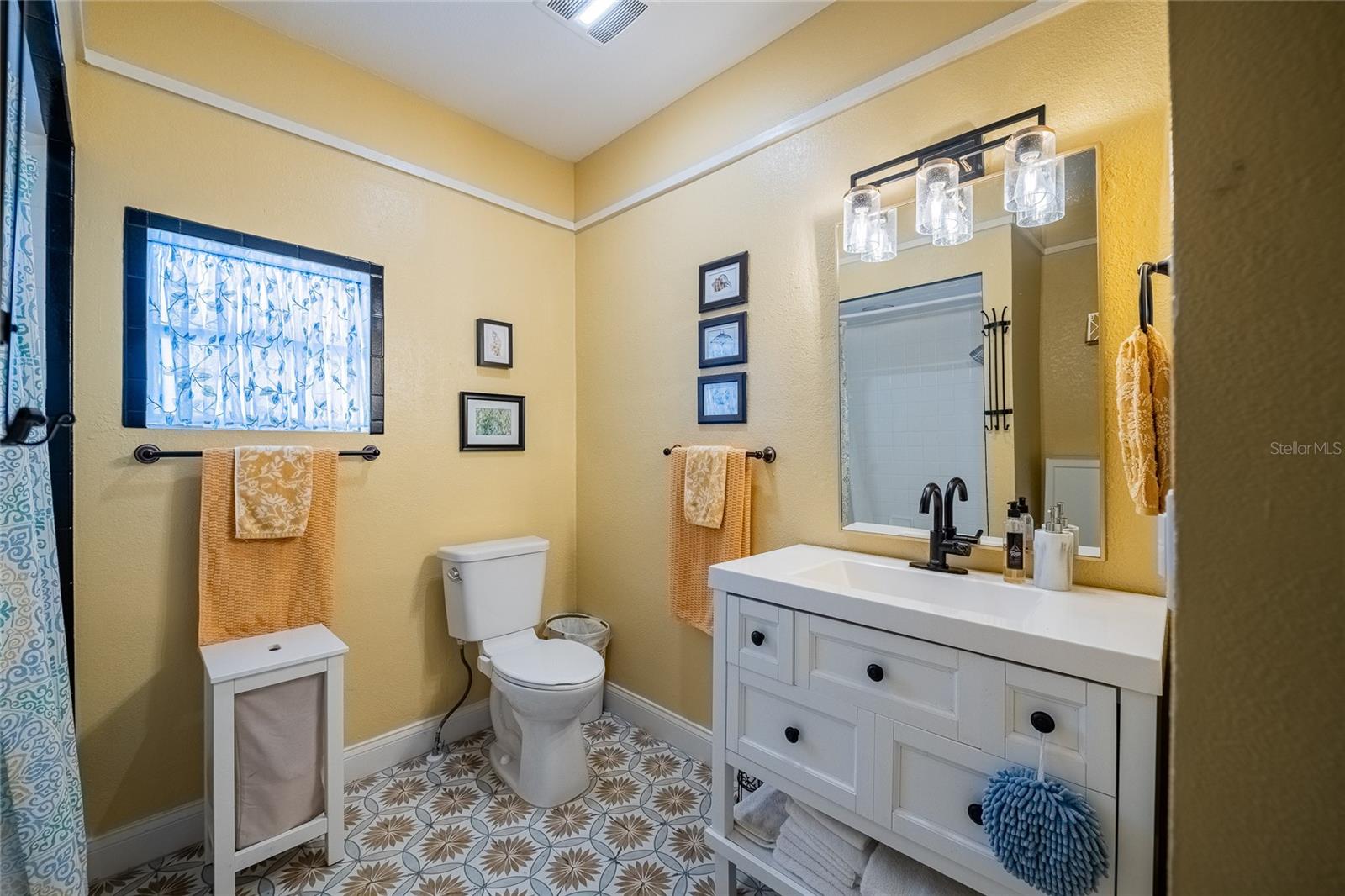 Image 14 of 49 For 601 Charles Street