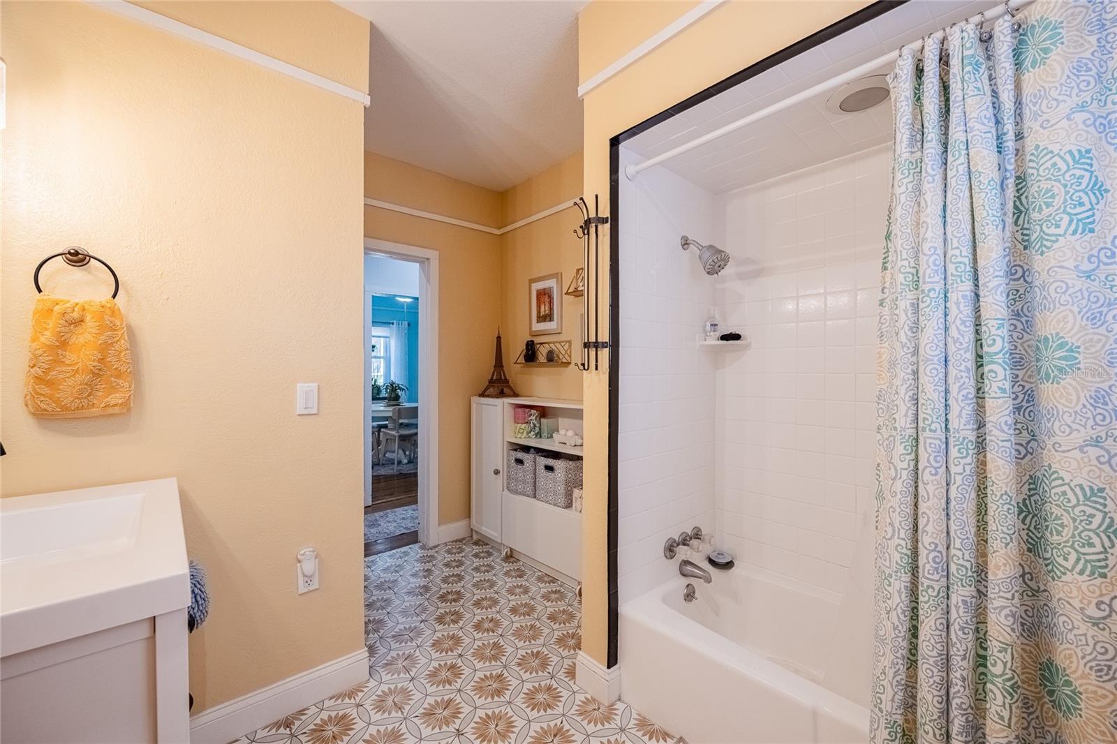 Image 15 of 49 For 601 Charles Street