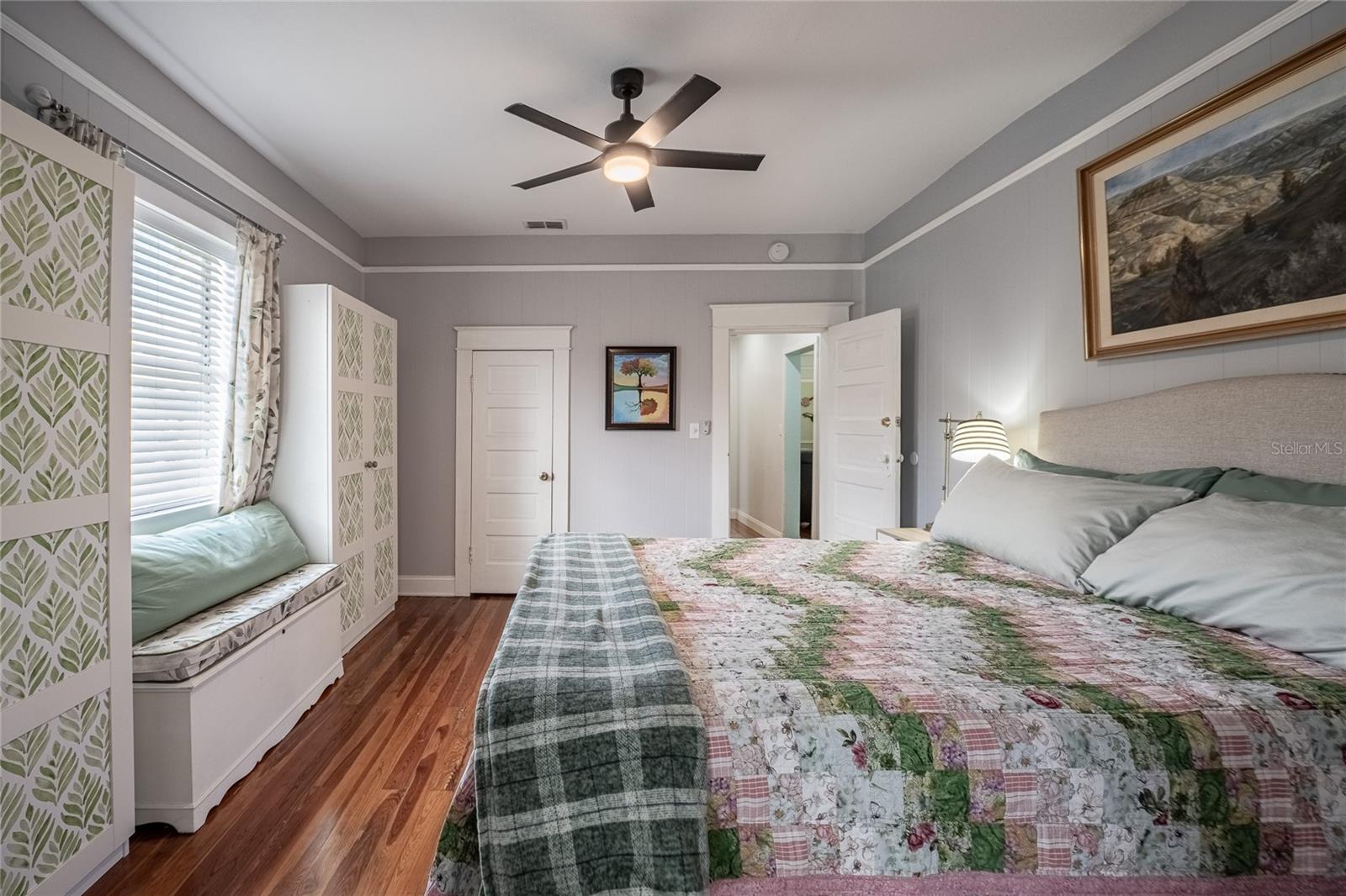 Image 18 of 49 For 601 Charles Street