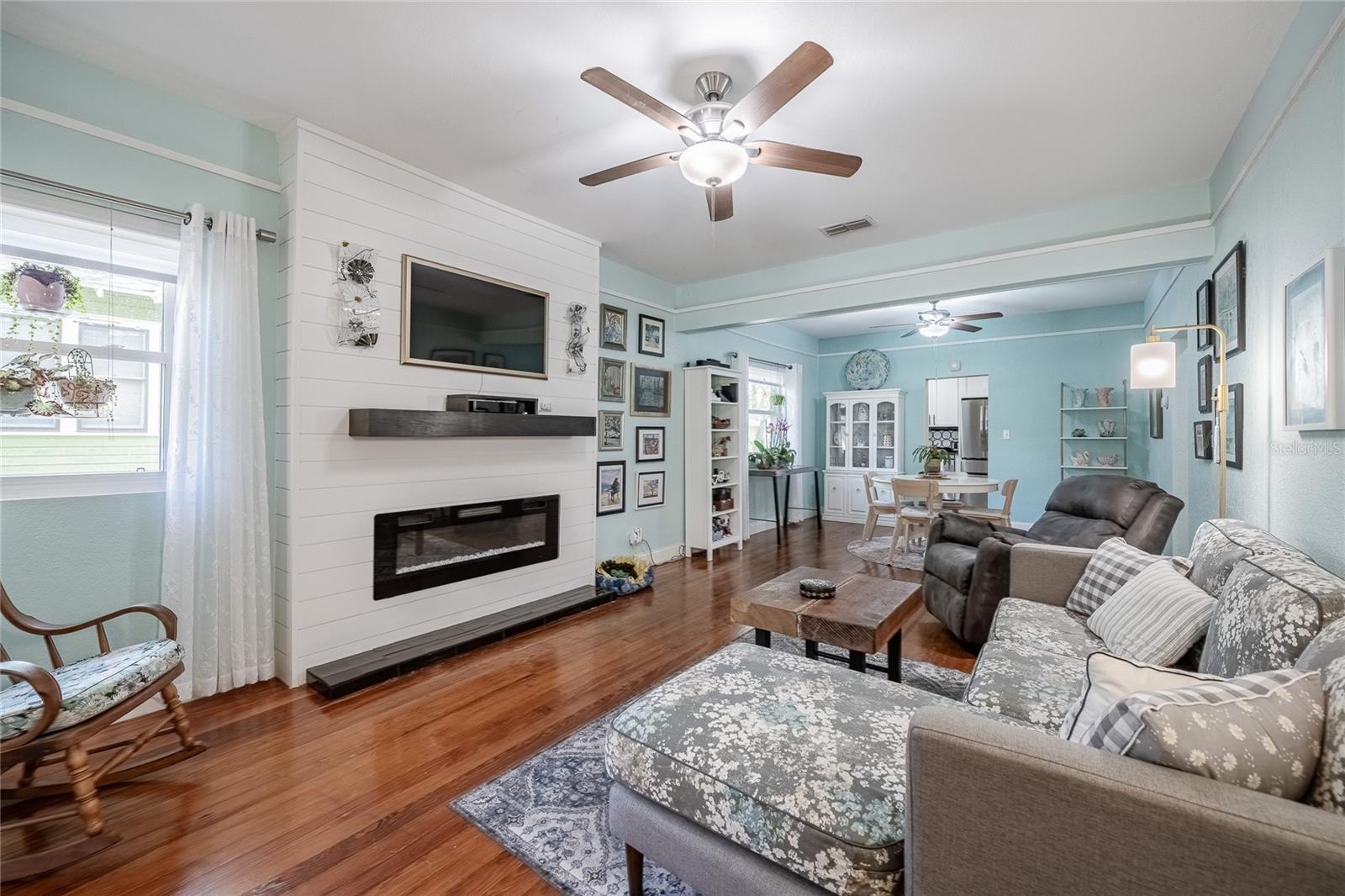 Image 2 of 49 For 601 Charles Street