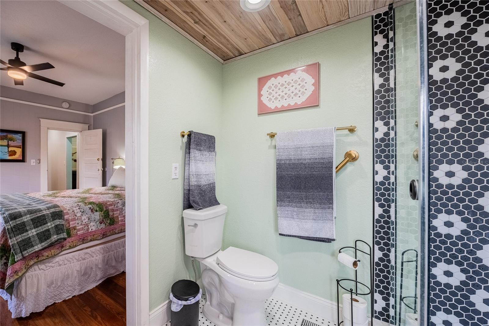 Image 22 of 49 For 601 Charles Street