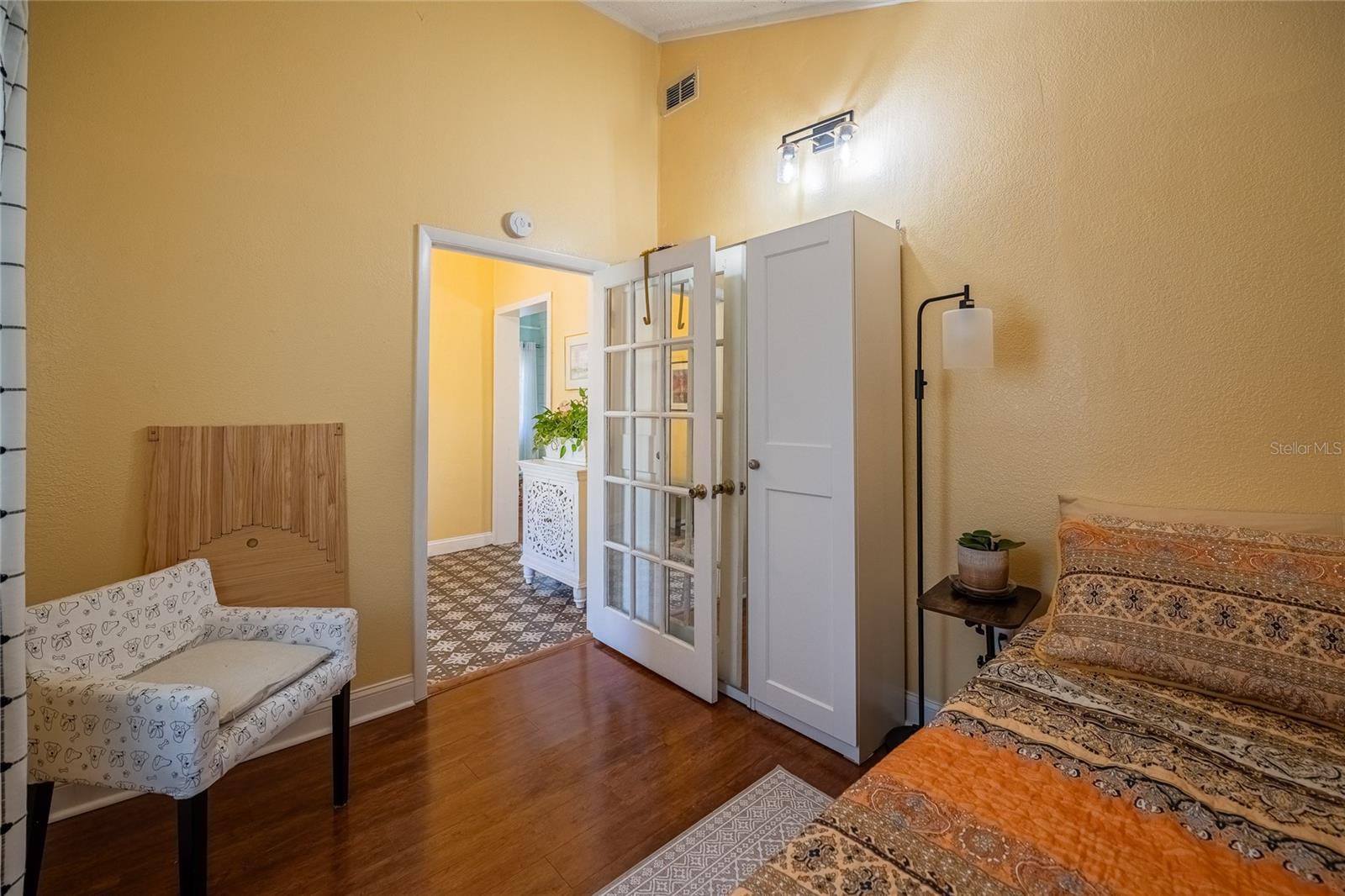 Image 24 of 49 For 601 Charles Street