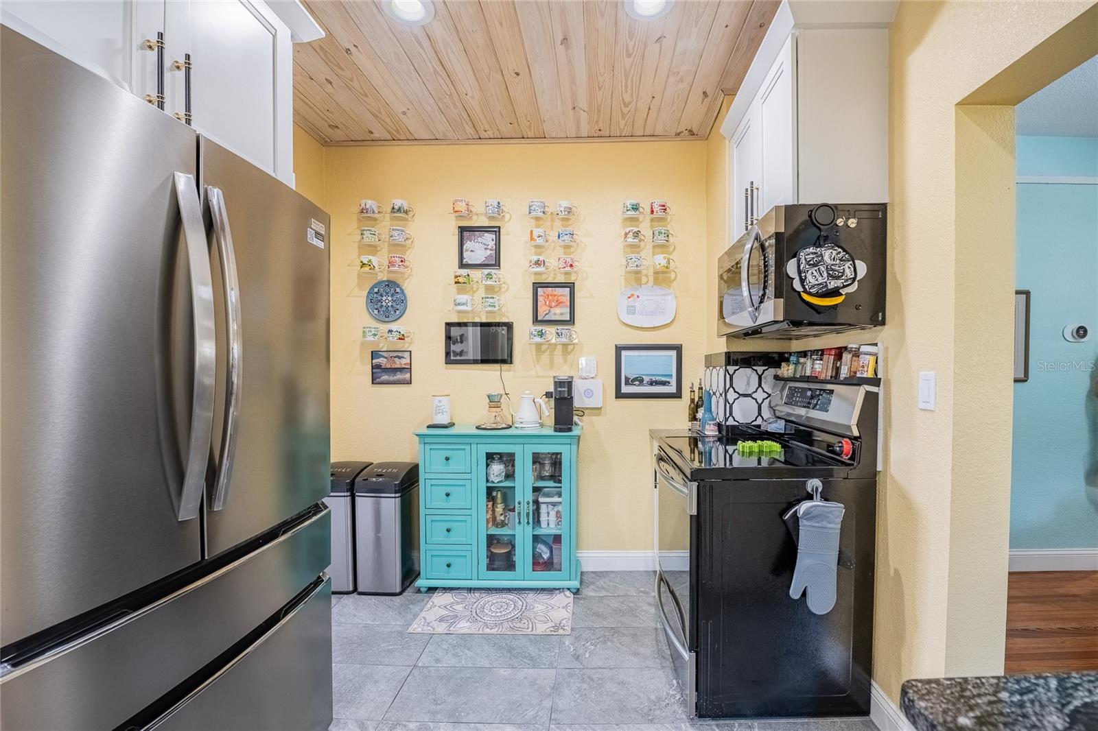 Image 25 of 49 For 601 Charles Street