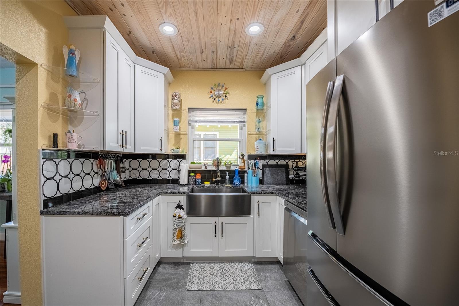 Image 26 of 49 For 601 Charles Street