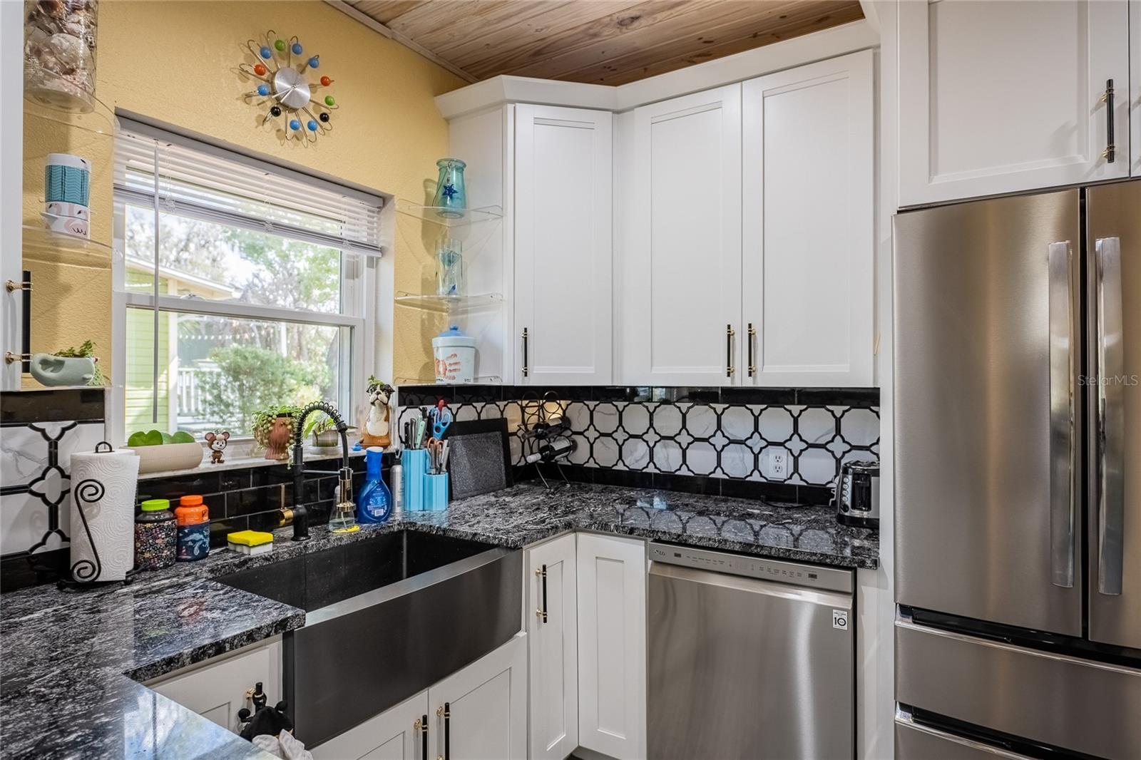 Image 27 of 49 For 601 Charles Street