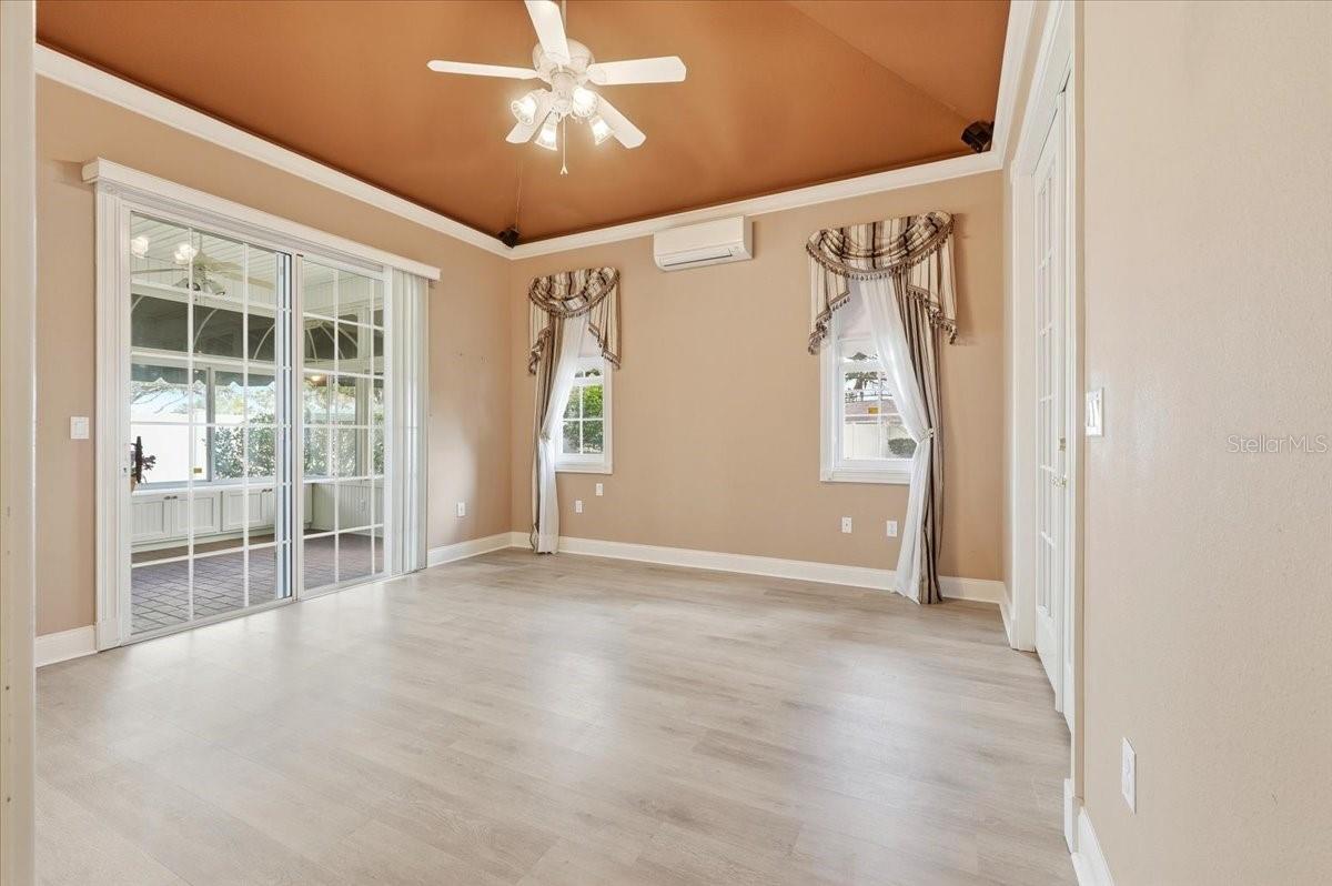 Image 28 of 52 For 305 Motorcoach Drive S