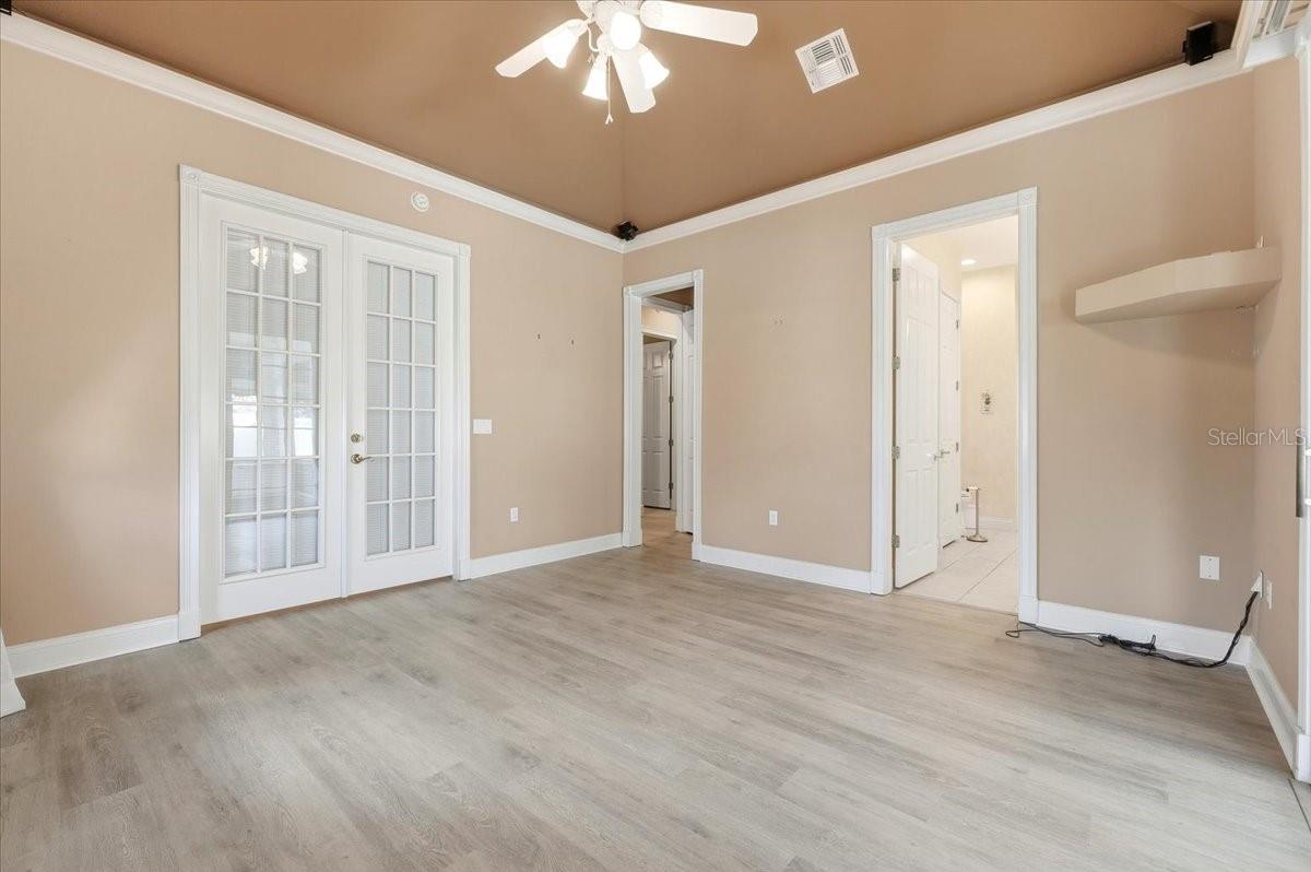 Image 29 of 52 For 305 Motorcoach Drive S