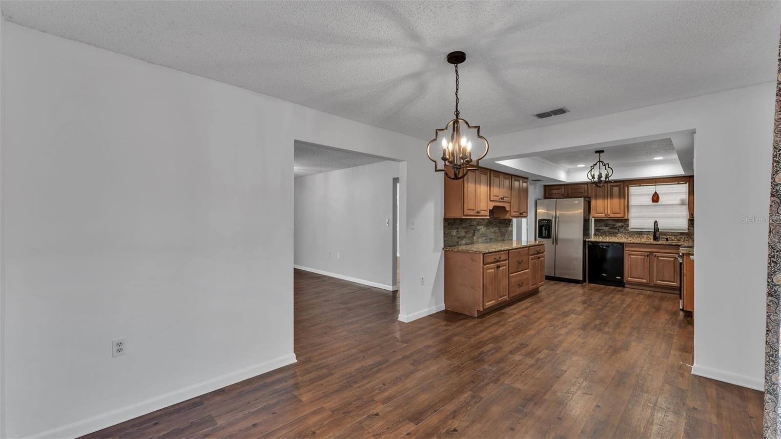 Image 11 of 29 For 553 Villa Vista Boulevard