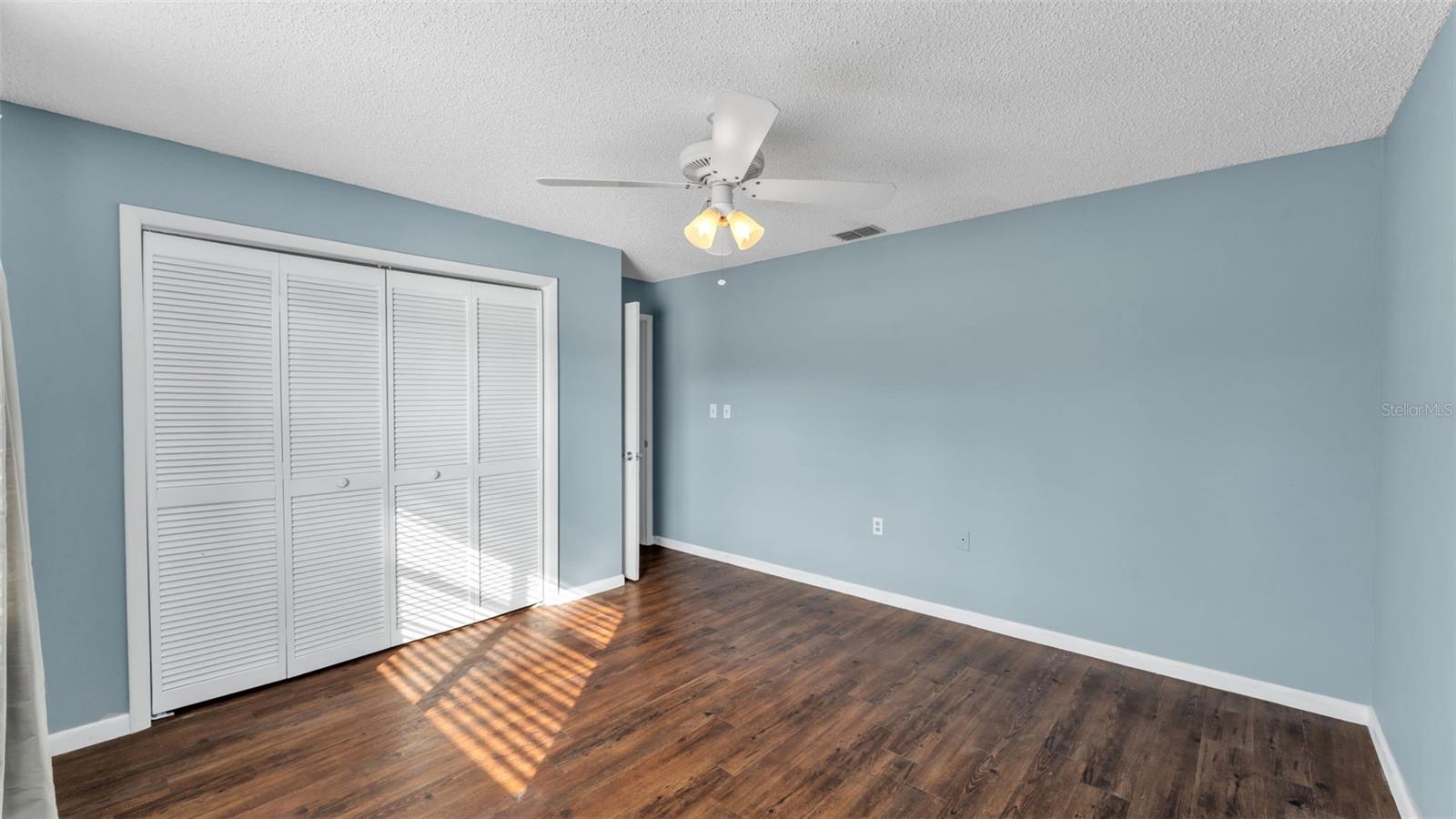 Image 15 of 29 For 553 Villa Vista Boulevard