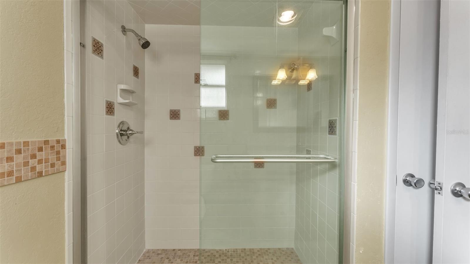 Image 21 of 29 For 553 Villa Vista Boulevard