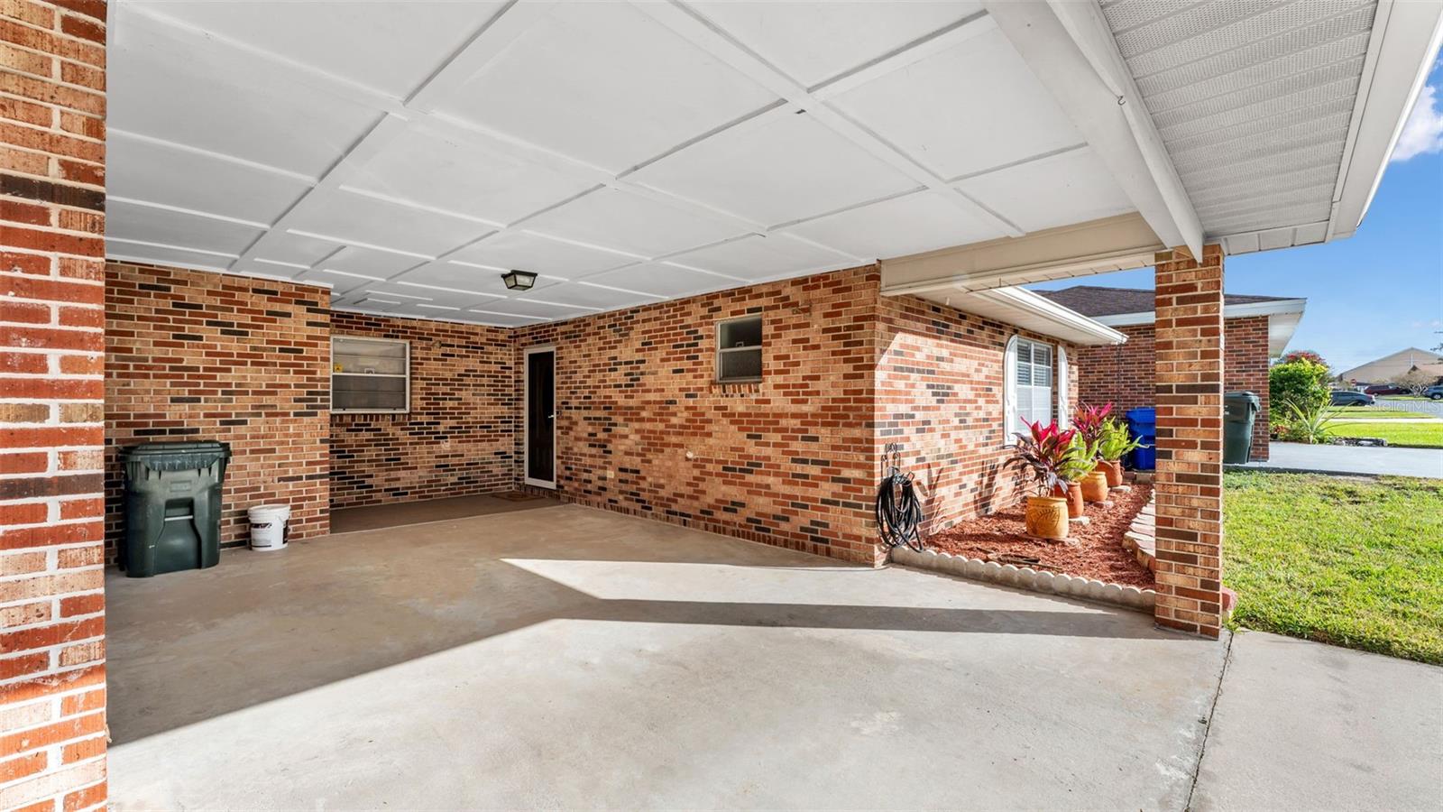 Image 24 of 29 For 553 Villa Vista Boulevard