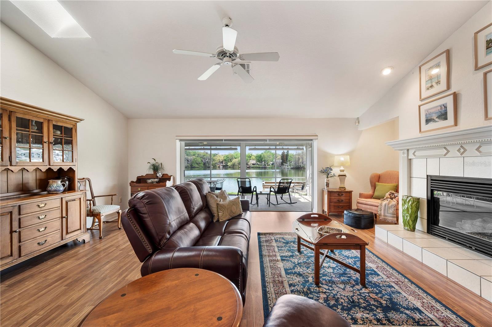 Image 13 of 63 For 725 Peninsular Drive