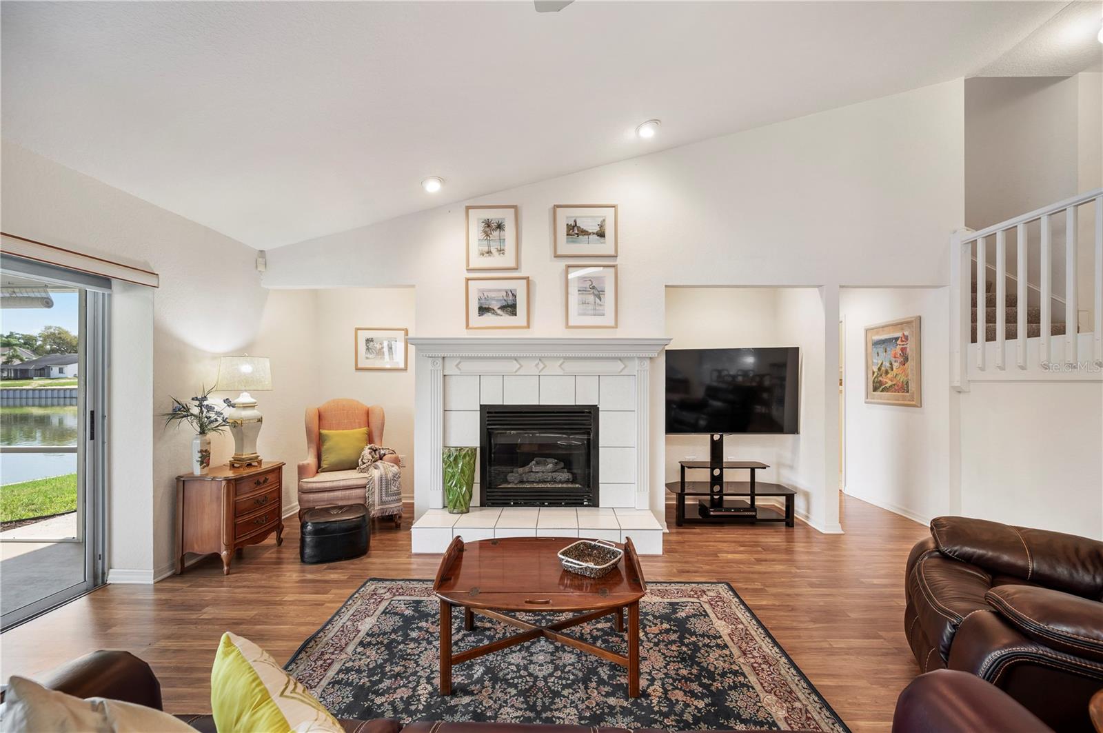 Image 15 of 63 For 725 Peninsular Drive