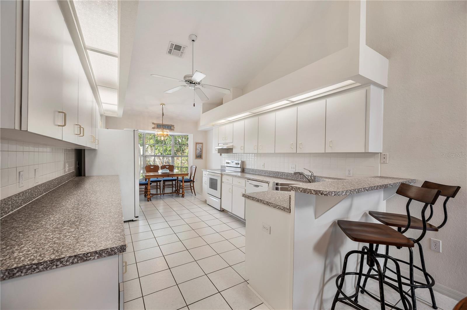 Image 18 of 63 For 725 Peninsular Drive