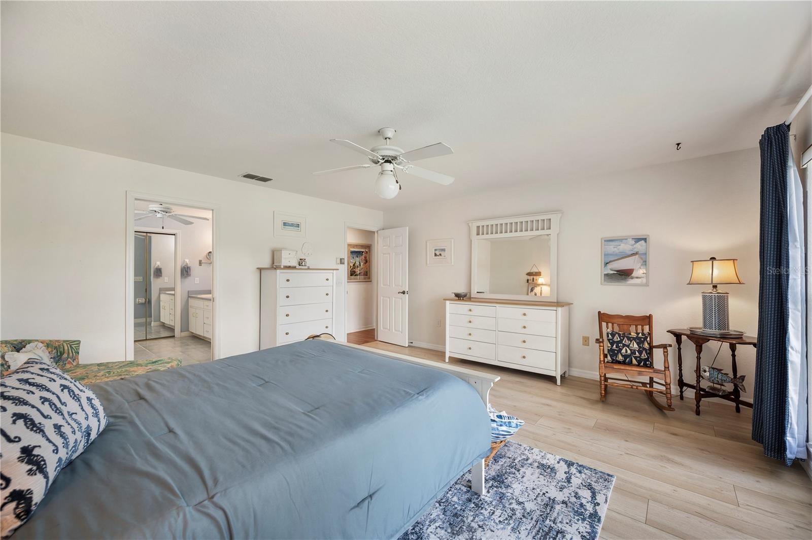 Image 23 of 63 For 725 Peninsular Drive