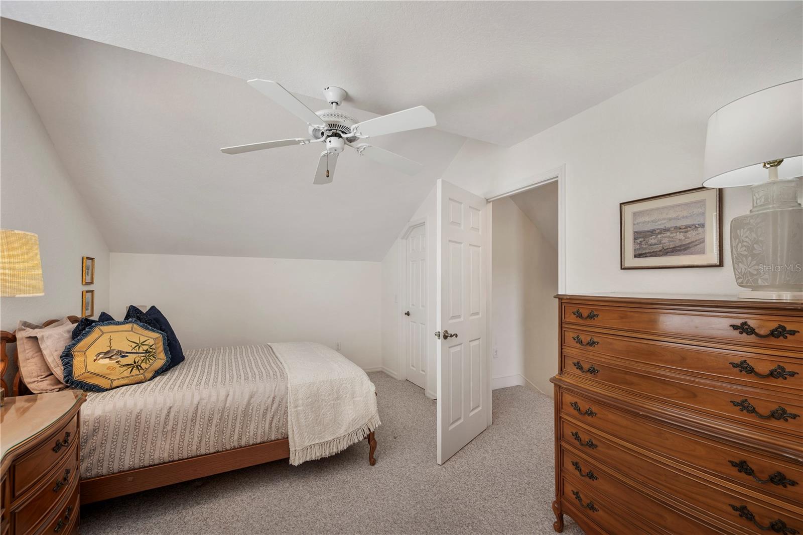 Image 34 of 63 For 725 Peninsular Drive