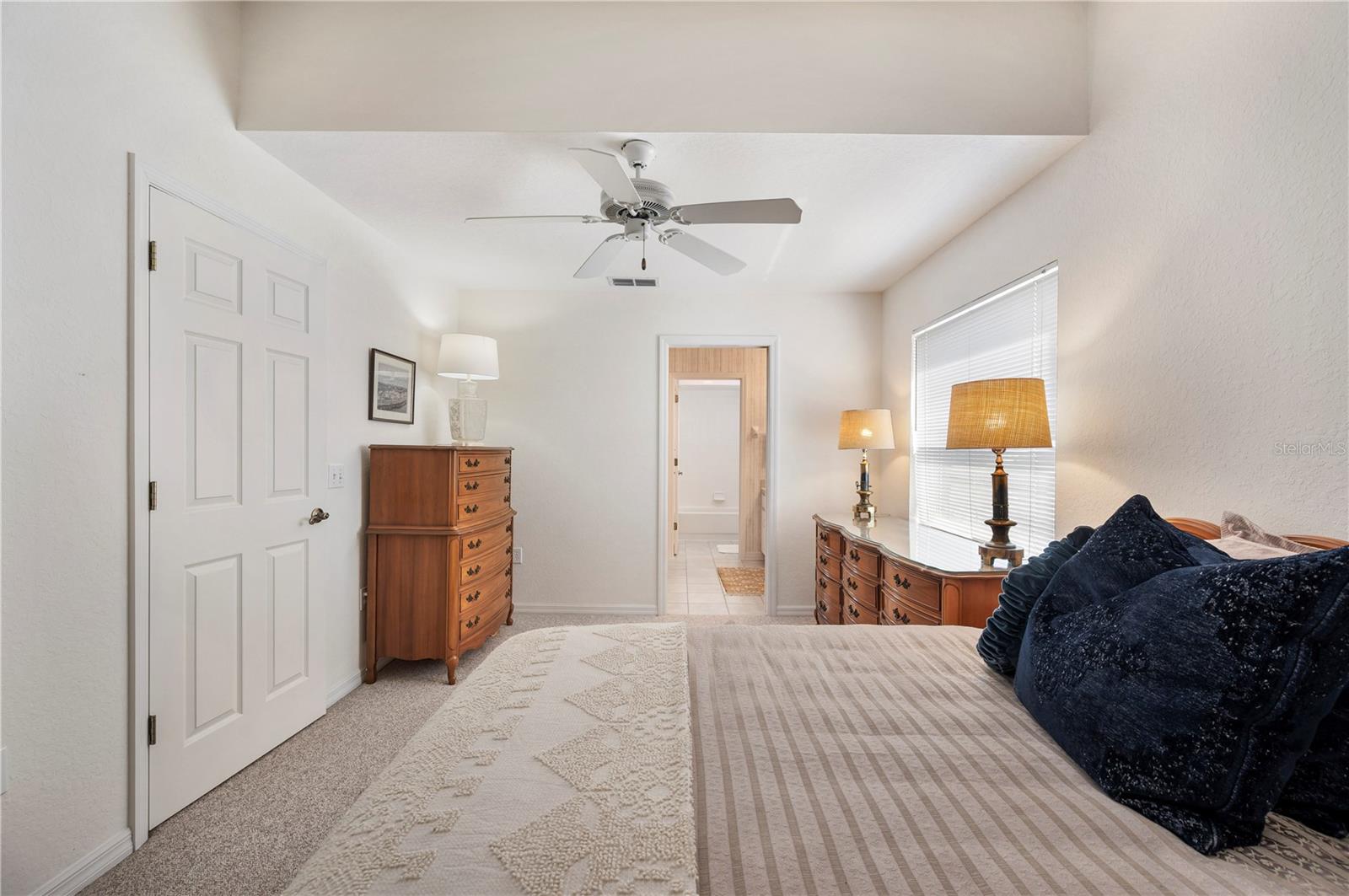 Image 35 of 63 For 725 Peninsular Drive