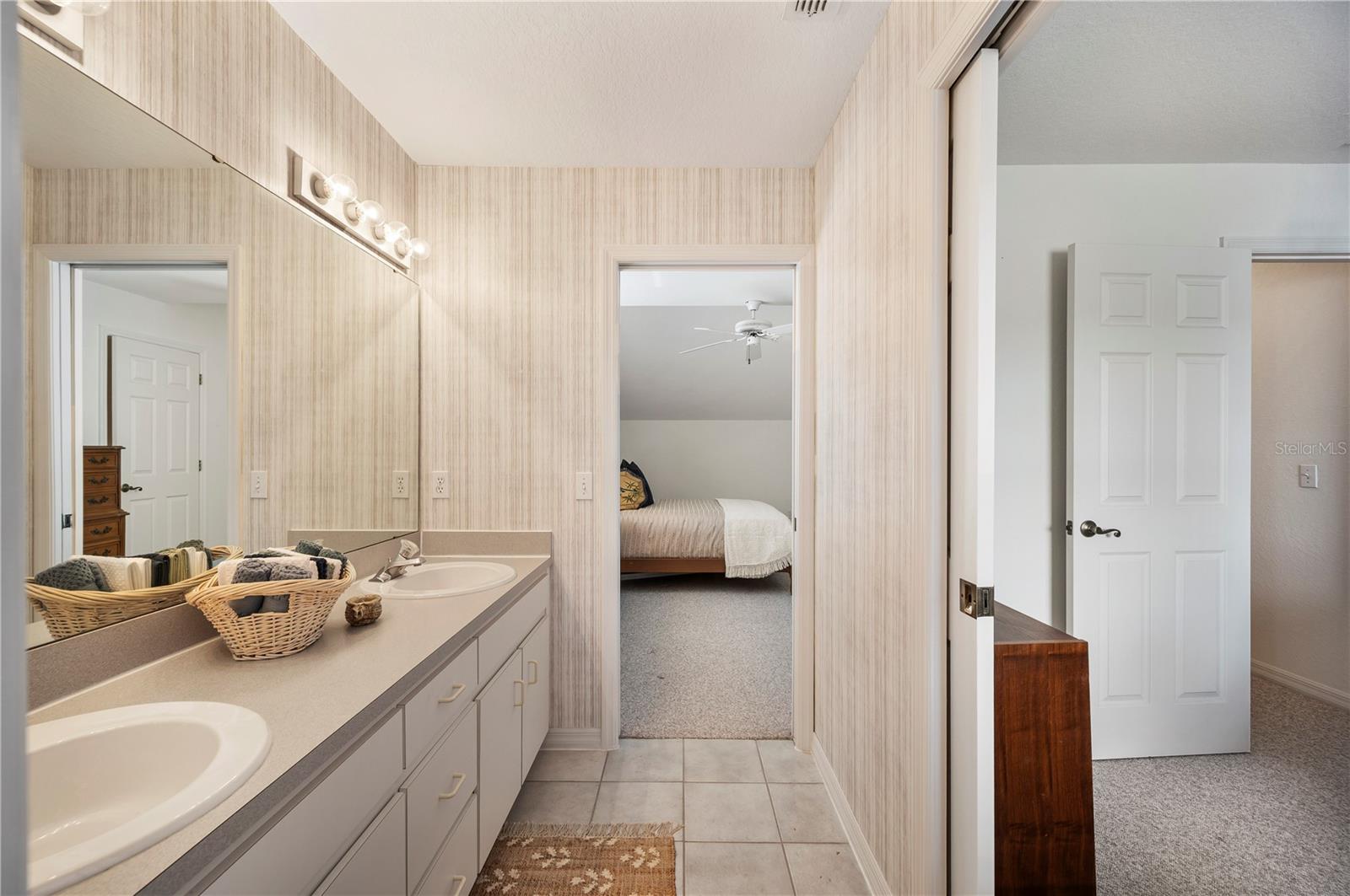 Image 37 of 63 For 725 Peninsular Drive