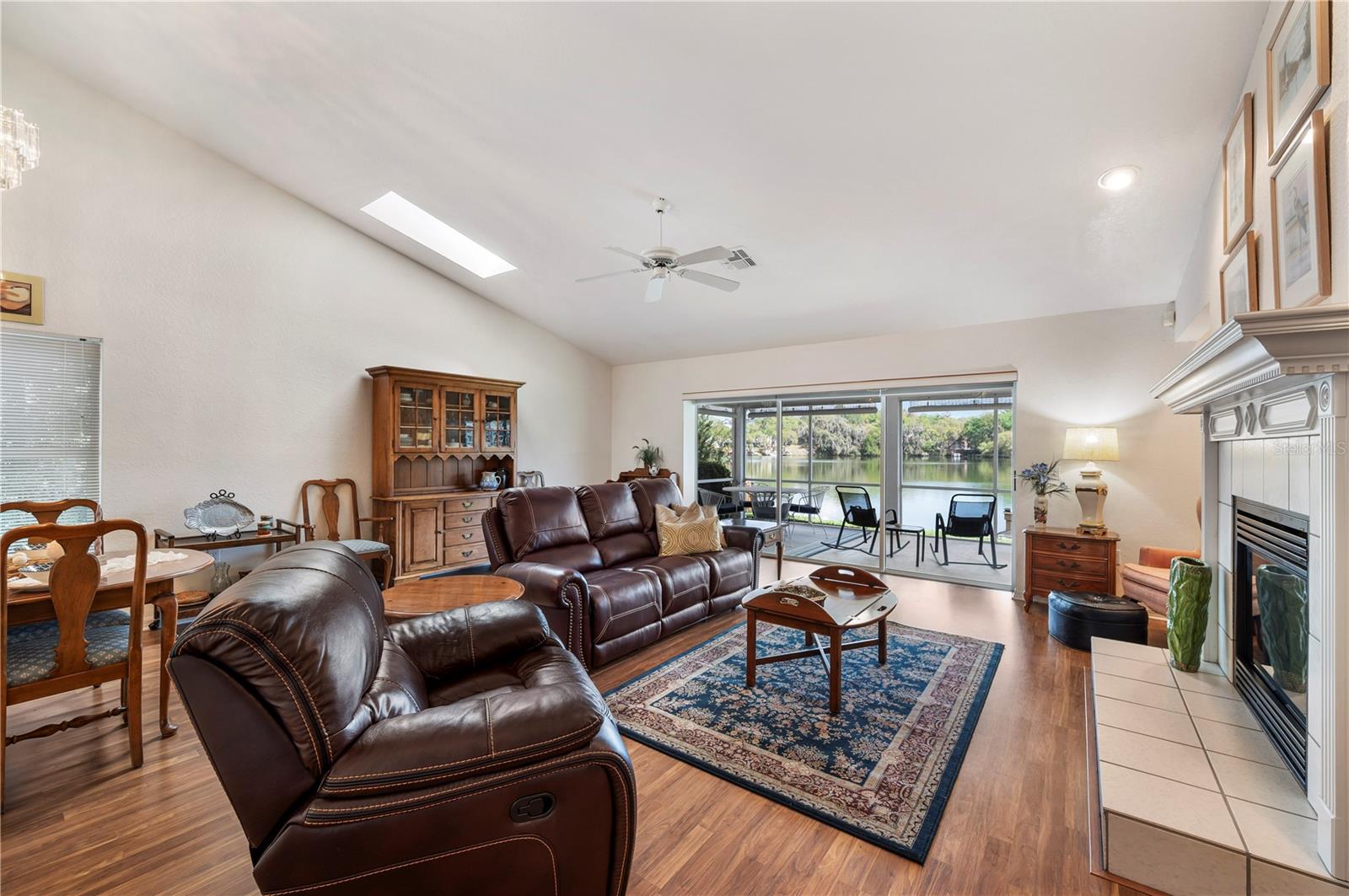 Image 5 of 63 For 725 Peninsular Drive