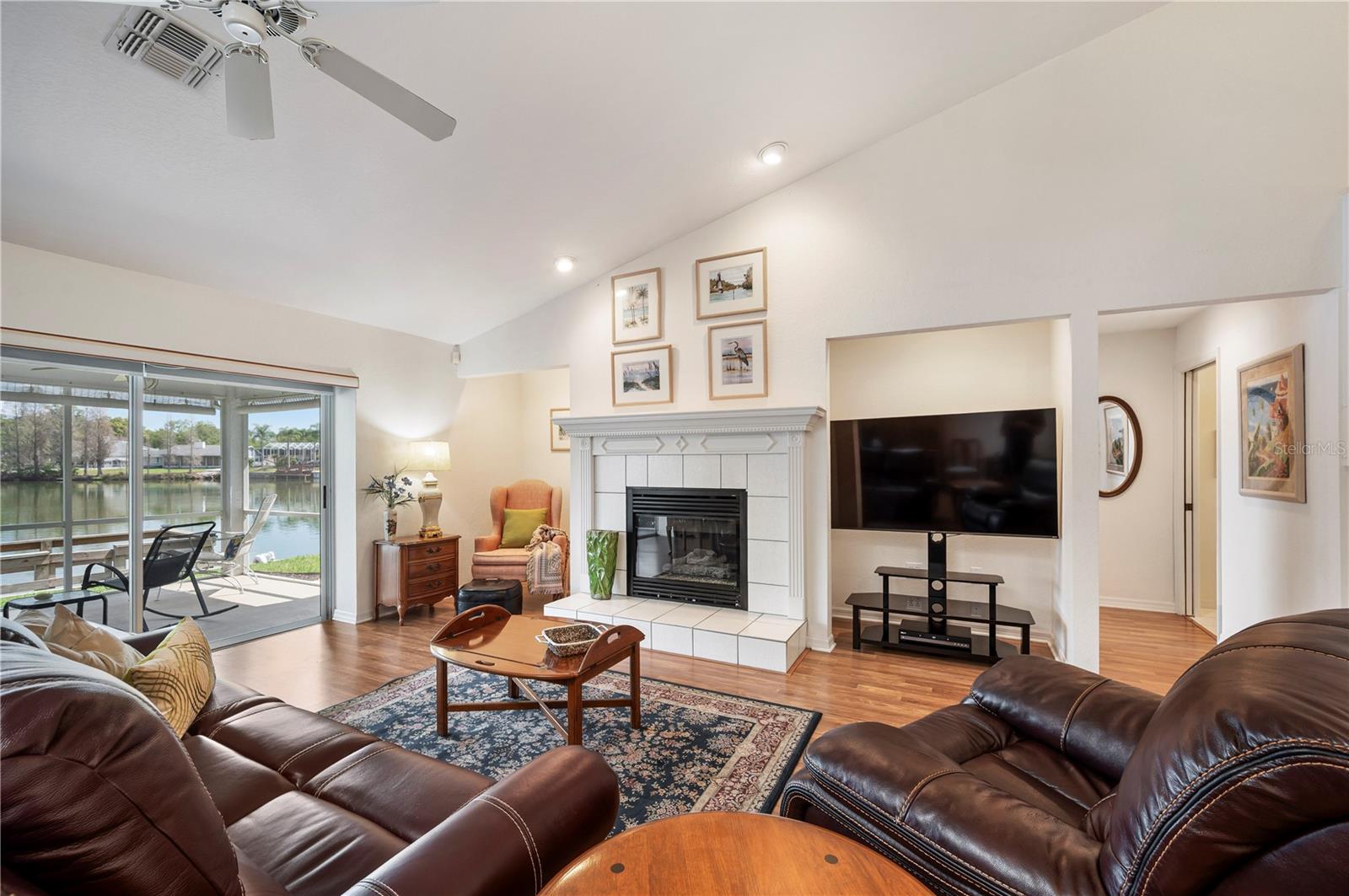 Image 6 of 63 For 725 Peninsular Drive