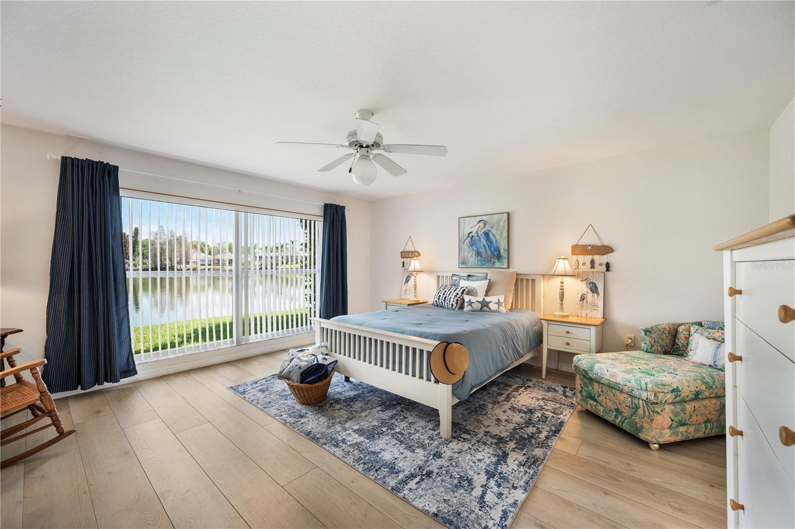 Image 8 of 63 For 725 Peninsular Drive