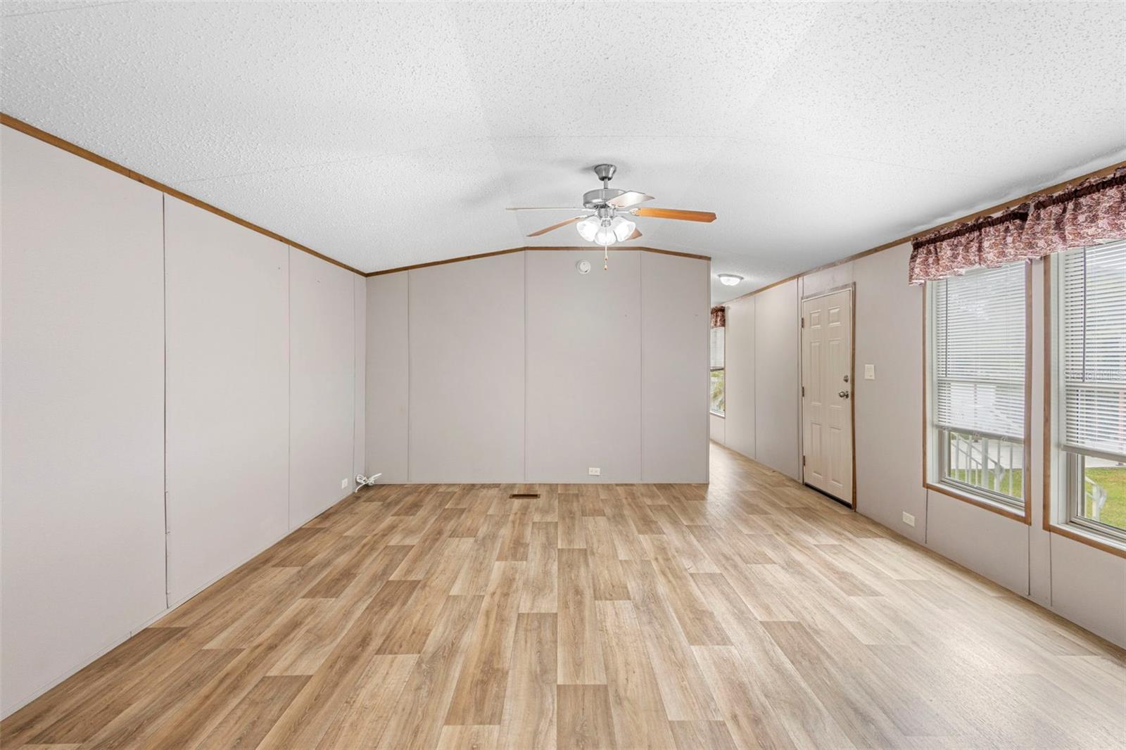 Image 10 of 32 For 2530 Cresap Street