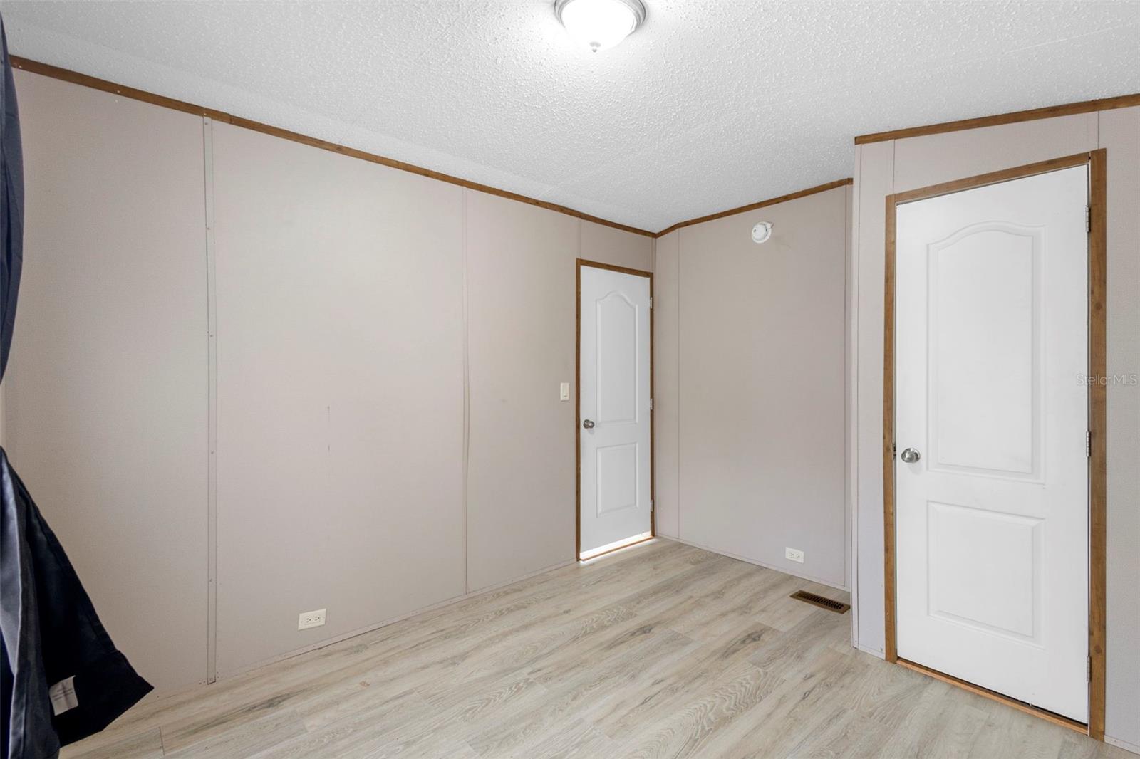 Image 13 of 32 For 2530 Cresap Street